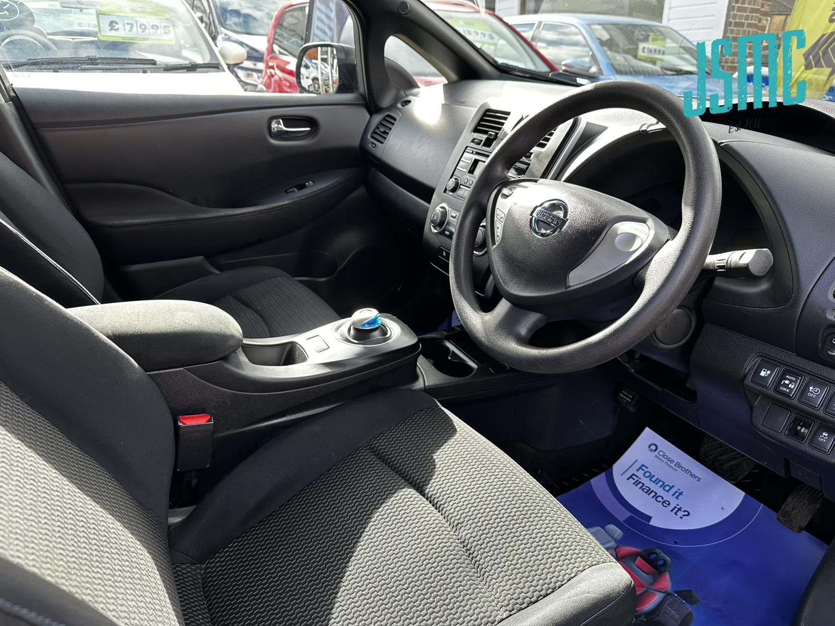 Nissan Leaf 24kWh Visia Hatchback 5dr Electric Auto (107 bhp)