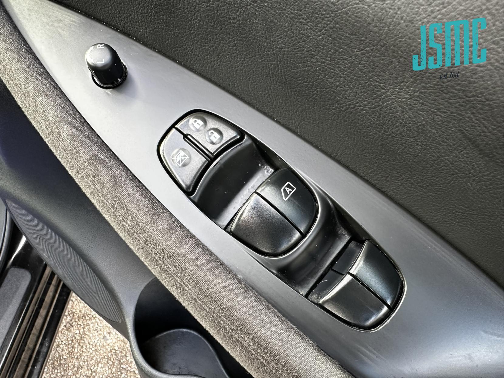 Nissan Leaf 24kWh Visia Hatchback 5dr Electric Auto (107 bhp)