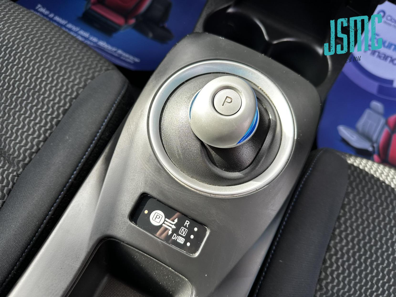 Nissan Leaf 24kWh Visia Hatchback 5dr Electric Auto (107 bhp)