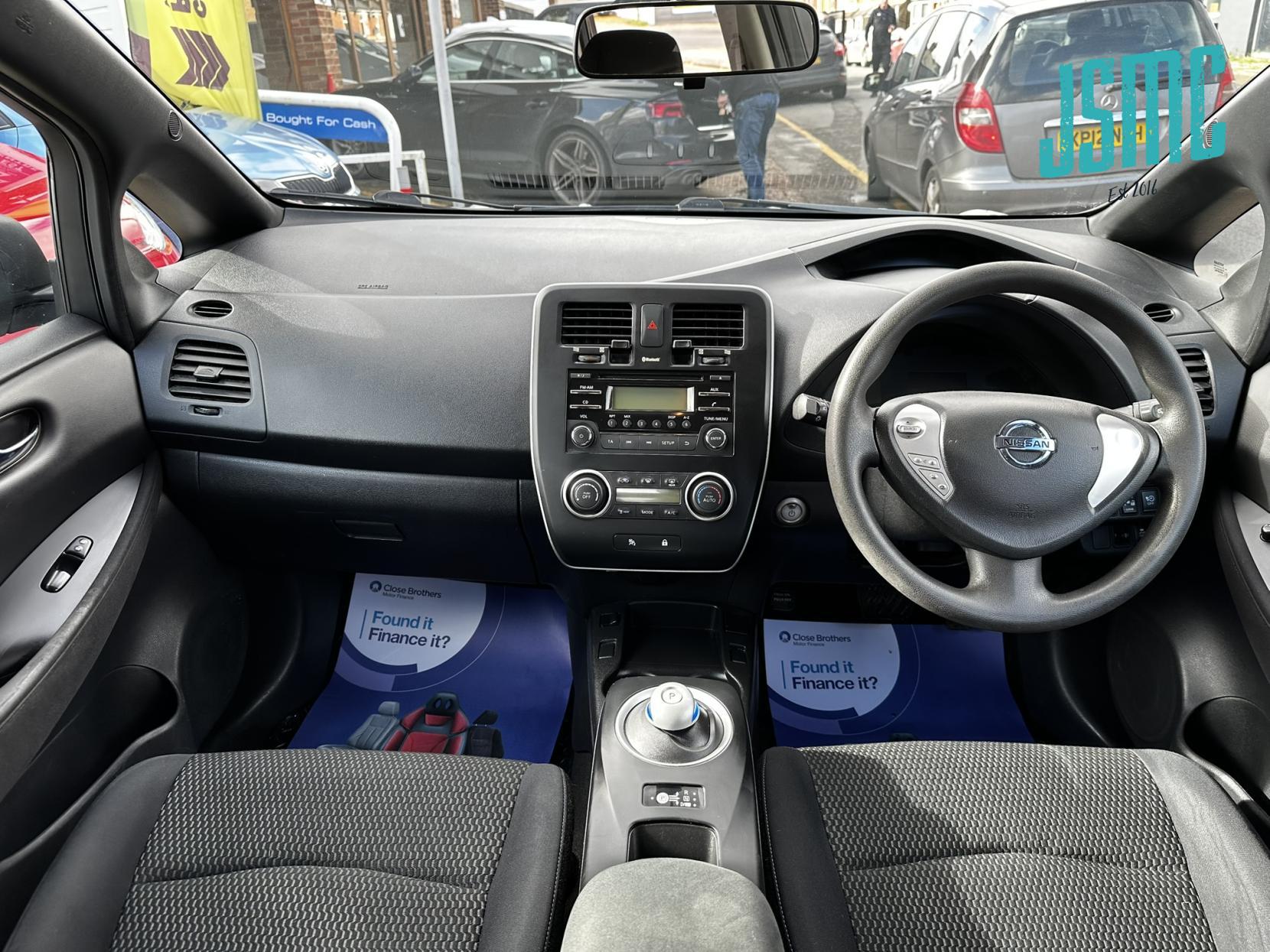 Nissan Leaf 24kWh Visia Hatchback 5dr Electric Auto (107 bhp)