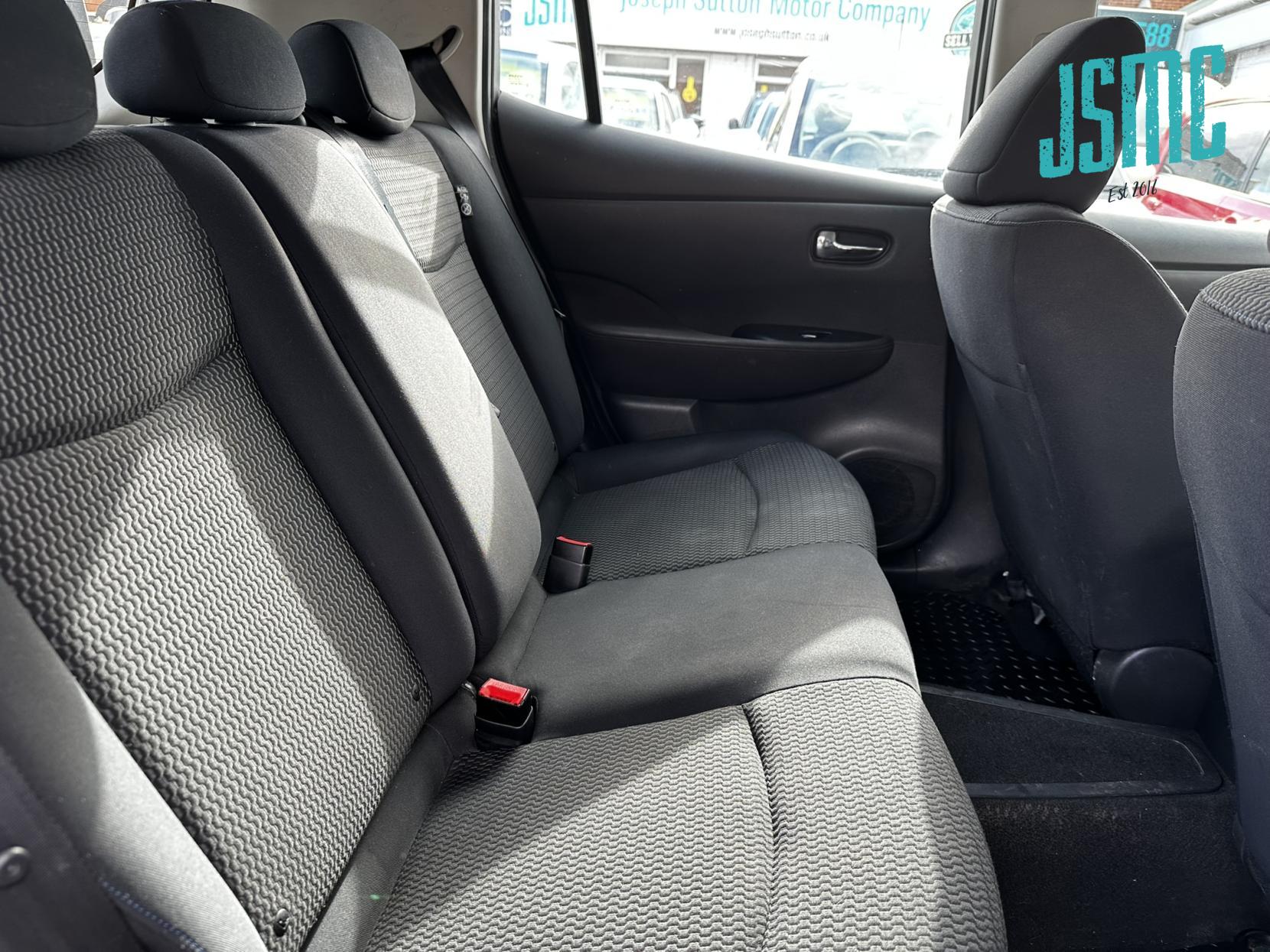 Nissan Leaf 24kWh Visia Hatchback 5dr Electric Auto (107 bhp)