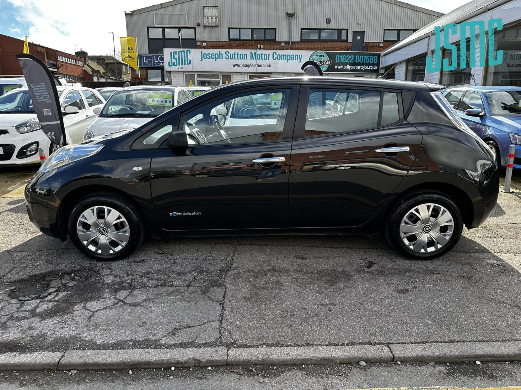 Nissan Leaf 24kWh Visia Hatchback 5dr Electric Auto (107 bhp)