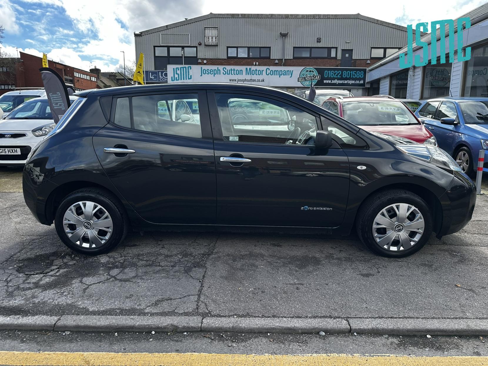 Nissan Leaf 24kWh Visia Hatchback 5dr Electric Auto (107 bhp)