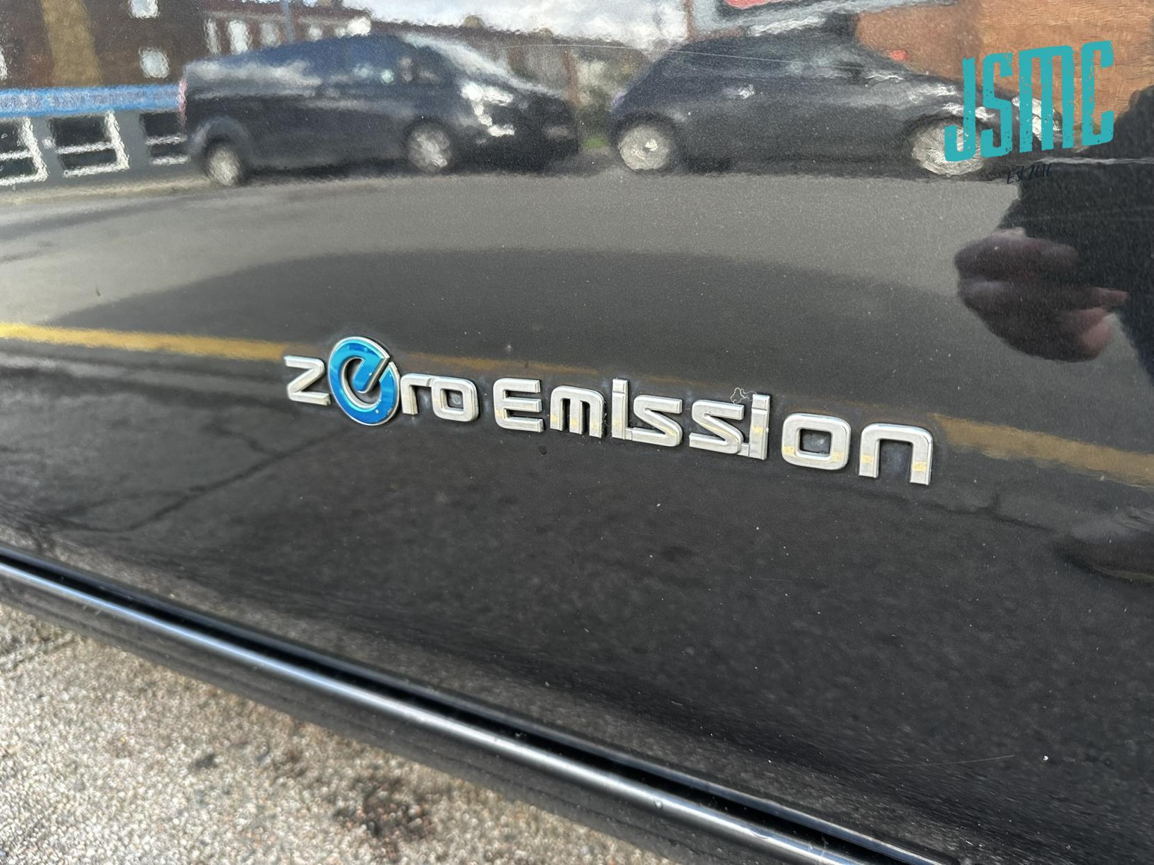 Nissan Leaf 24kWh Visia Hatchback 5dr Electric Auto (107 bhp)