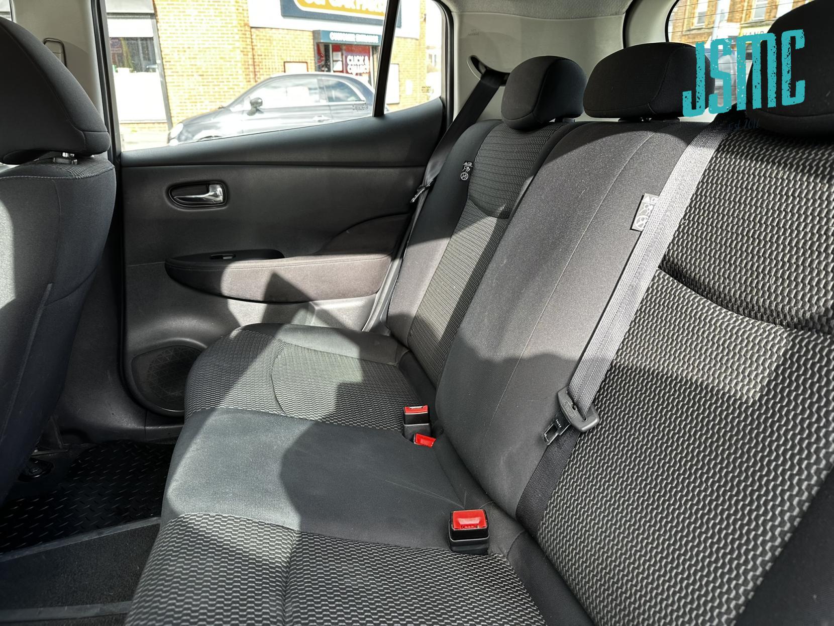 Nissan Leaf 24kWh Visia Hatchback 5dr Electric Auto (107 bhp)