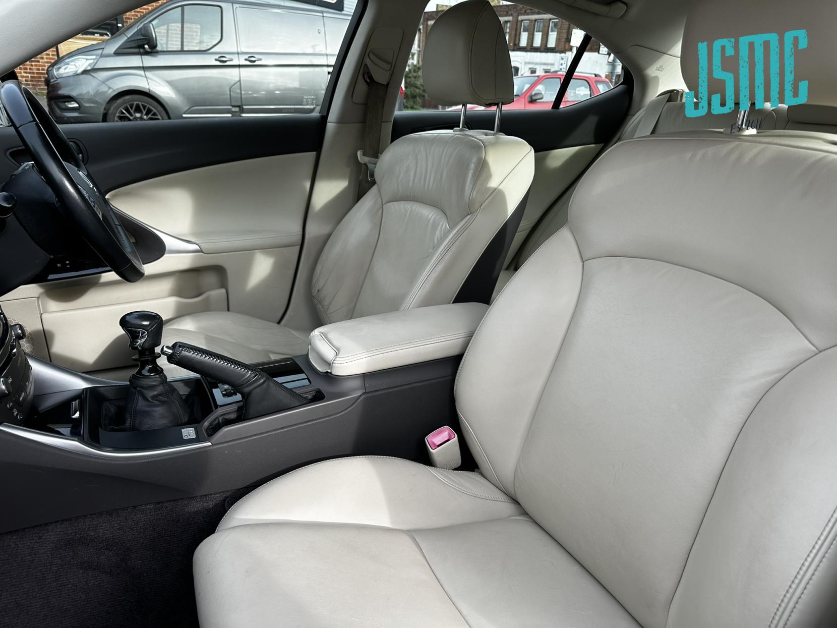 Lexus IS 2.2 200d Advance Saloon 4dr Diesel Manual Euro 5 (150 ps)