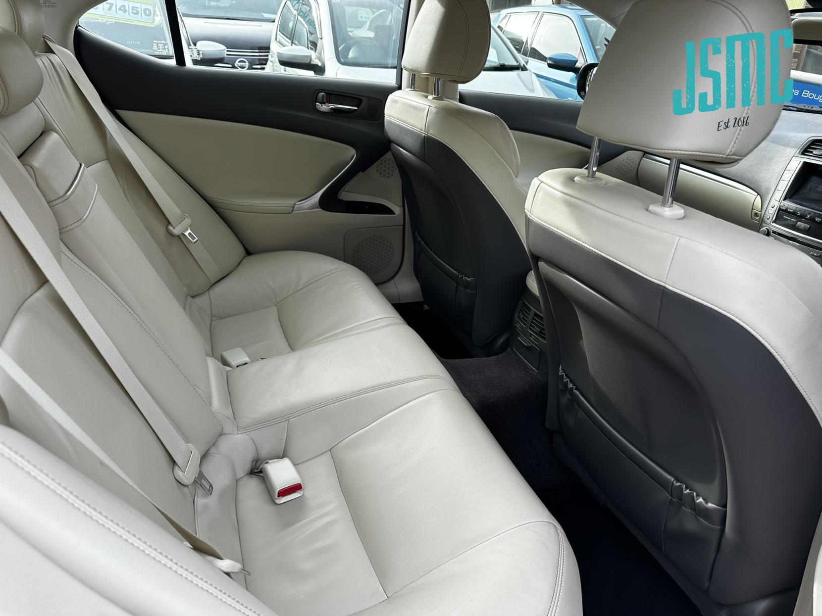 Lexus IS 2.2 200d Advance Saloon 4dr Diesel Manual Euro 5 (150 ps)