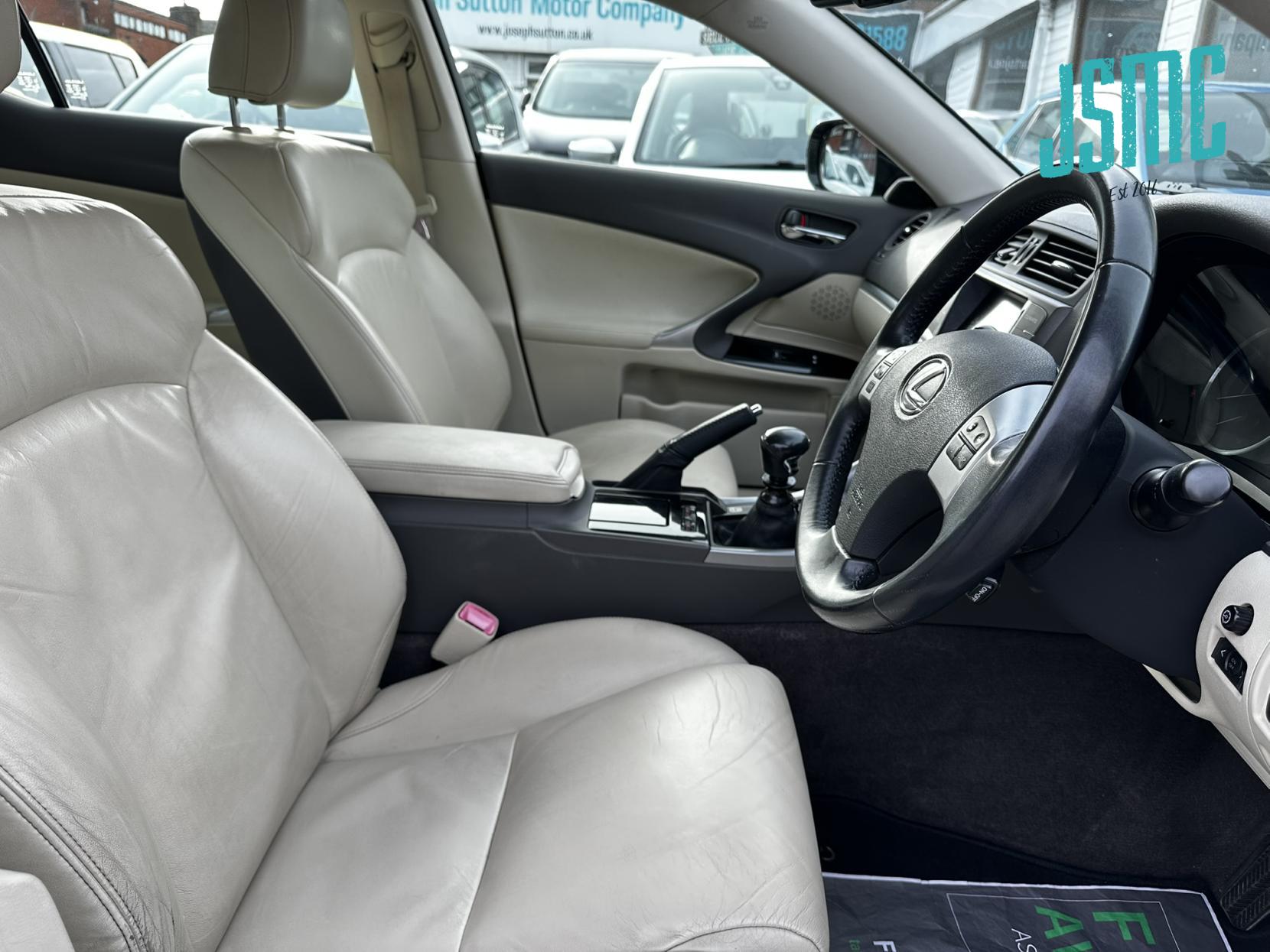 Lexus IS 2.2 200d Advance Saloon 4dr Diesel Manual Euro 5 (150 ps)