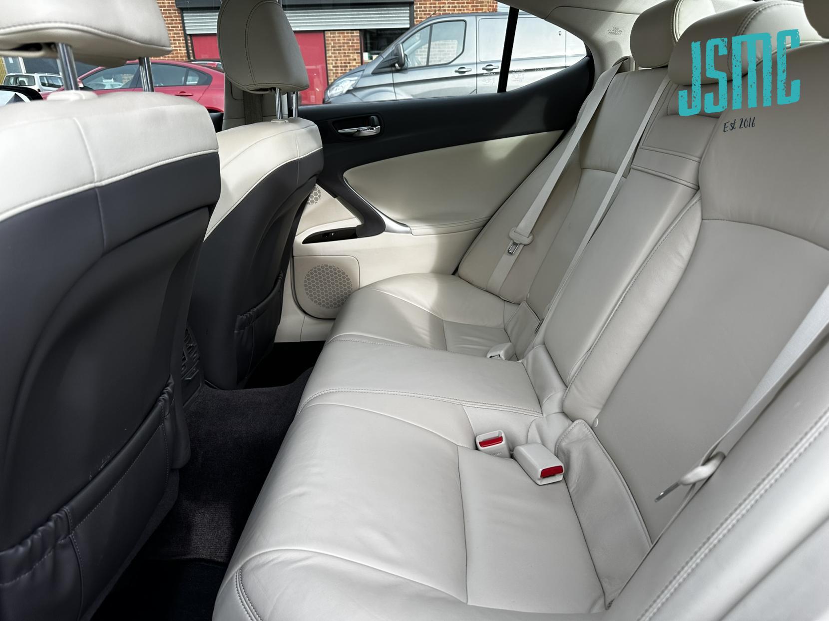 Lexus IS 2.2 200d Advance Saloon 4dr Diesel Manual Euro 5 (150 ps)