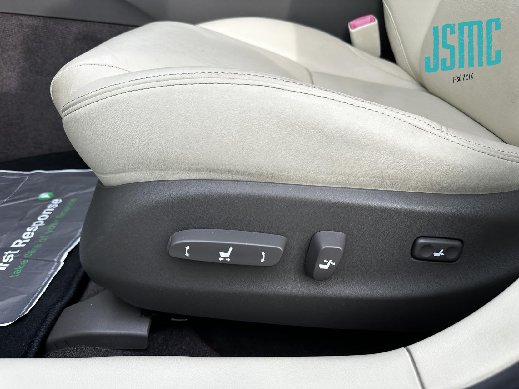 Lexus IS 2.2 200d Advance Saloon 4dr Diesel Manual Euro 5 (150 ps)