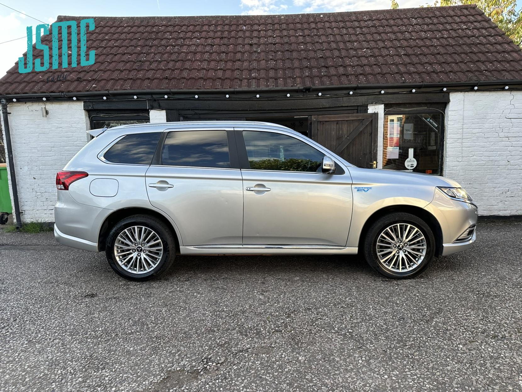 Mitsubishi Outlander 2.4h TwinMotor 13.8kWh Exceed Safety SUV 5dr Petrol Plug-in Hybrid CVT 4WD Euro 6 (s/s) (224 ps)