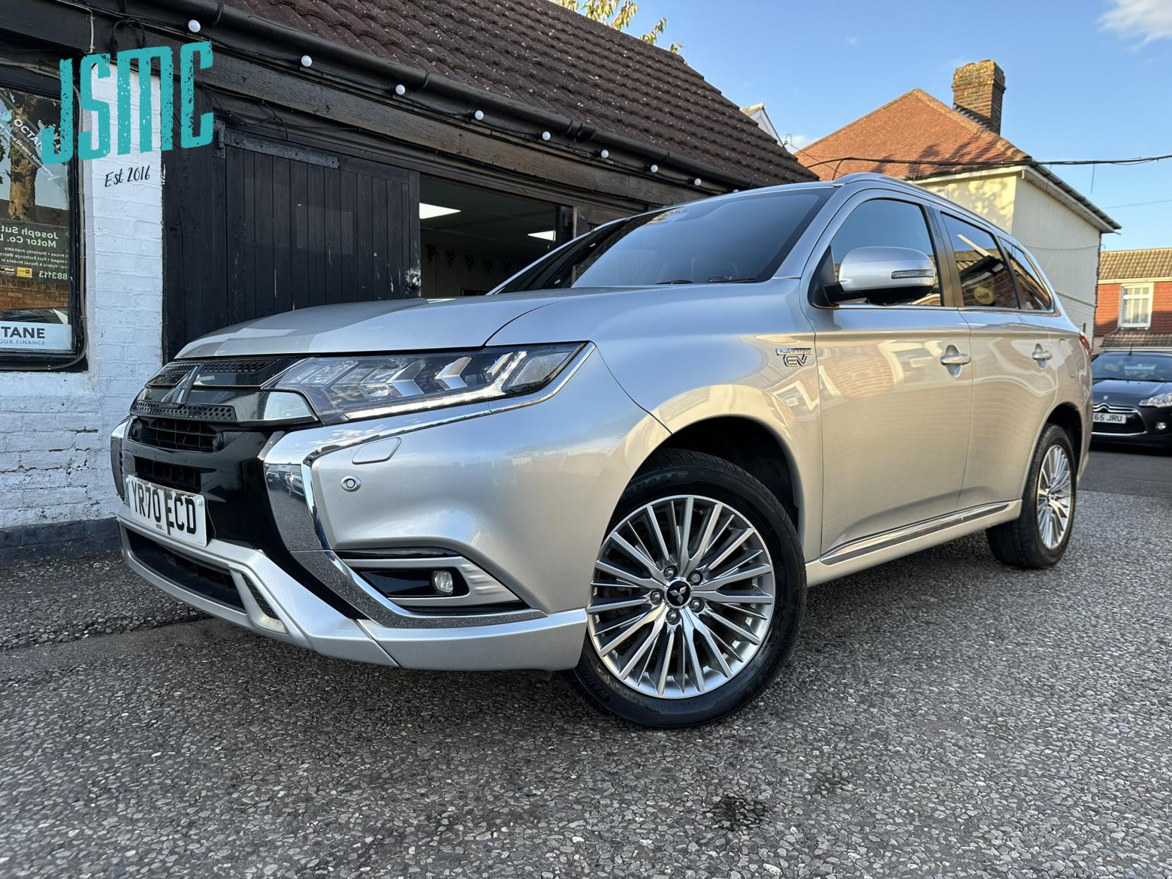 Mitsubishi Outlander 2.4h TwinMotor 13.8kWh Exceed Safety SUV 5dr Petrol Plug-in Hybrid CVT 4WD Euro 6 (s/s) (224 ps)