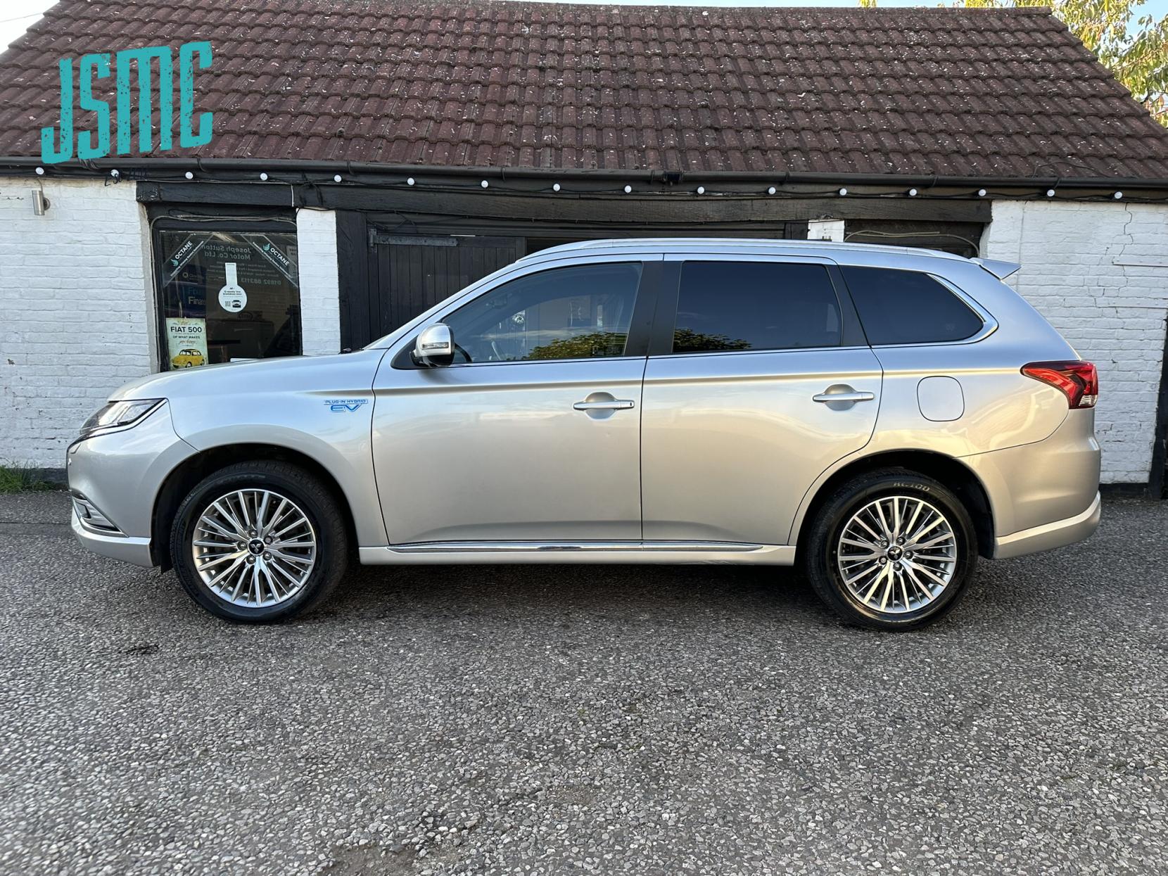 Mitsubishi Outlander 2.4h TwinMotor 13.8kWh Exceed Safety SUV 5dr Petrol Plug-in Hybrid CVT 4WD Euro 6 (s/s) (224 ps)