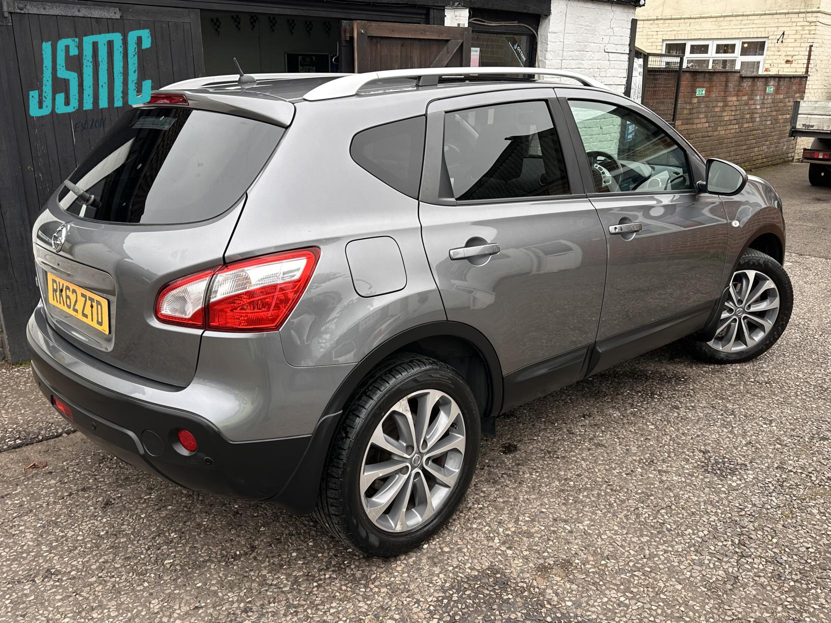 Nissan Qashqai 1.6 Tekna SUV 5dr Petrol Manual 2WD Euro 5 (117 ps)