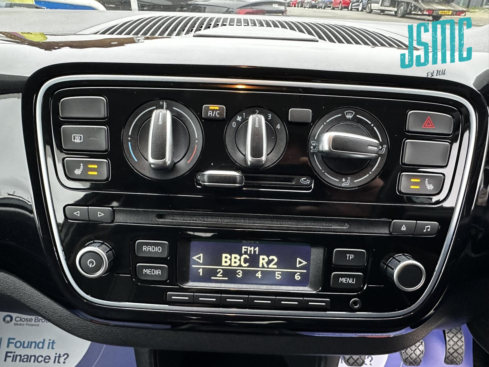 Volkswagen up! 1.0 Groove up! Hatchback 3dr Petrol Manual Euro 5 (75 ps)