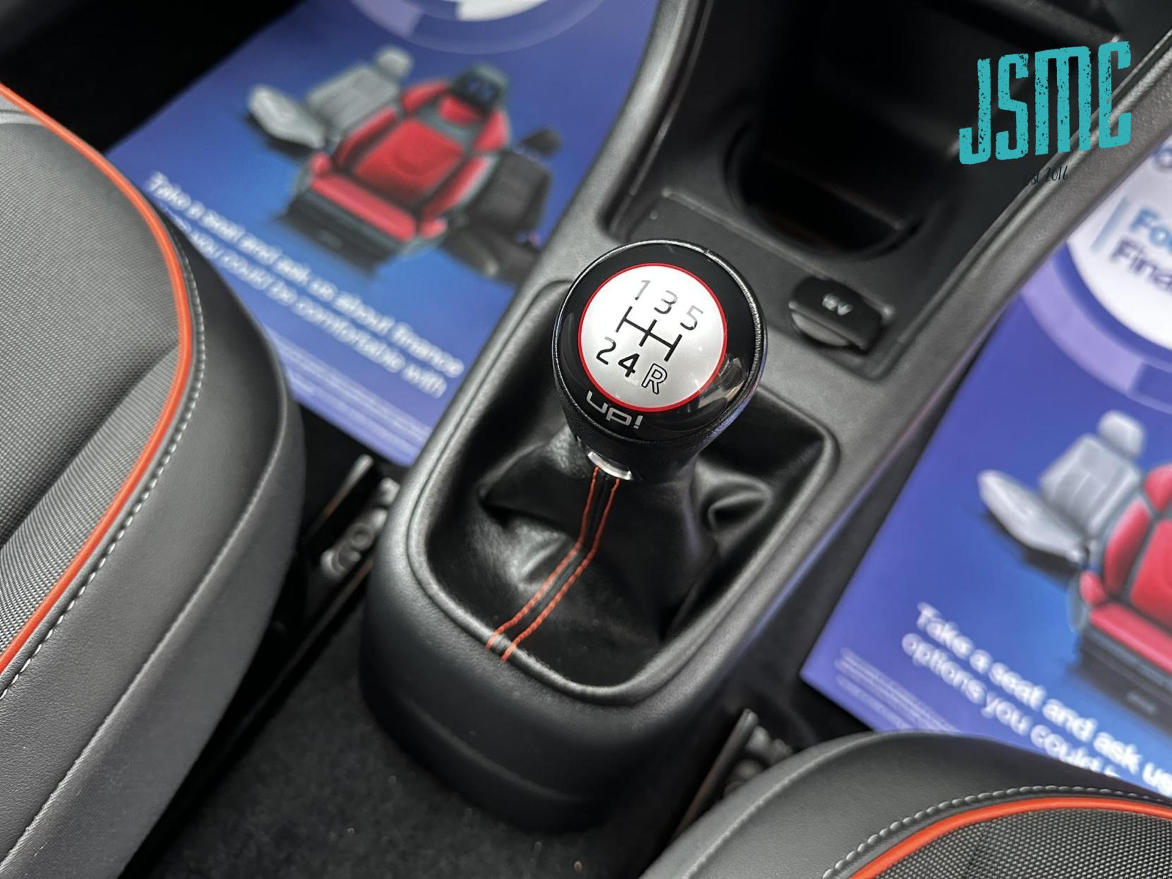 Volkswagen up! 1.0 Groove up! Hatchback 3dr Petrol Manual Euro 5 (75 ps)