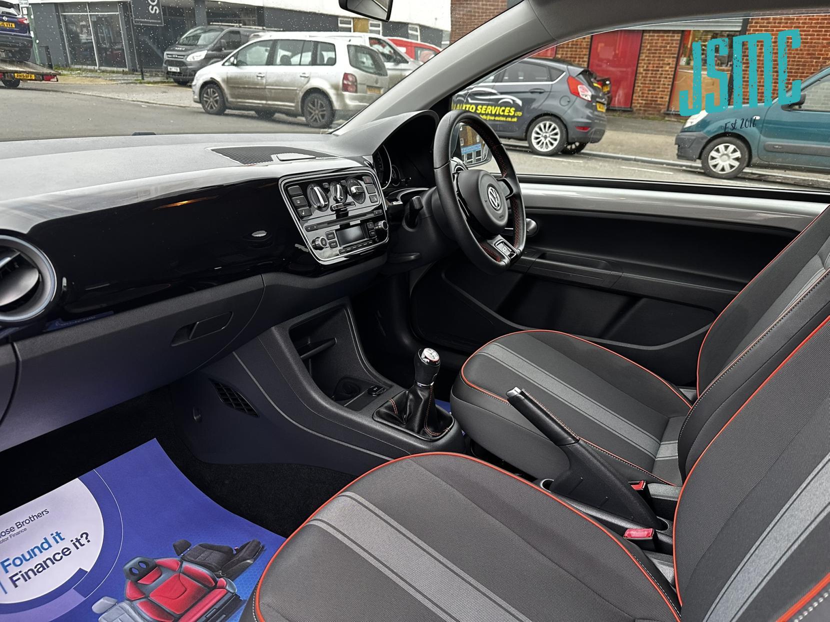 Volkswagen up! 1.0 Groove up! Hatchback 3dr Petrol Manual Euro 5 (75 ps)