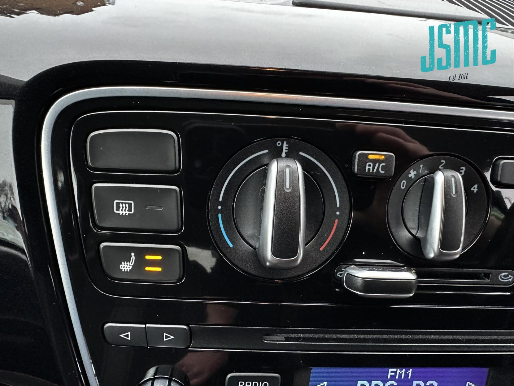 Volkswagen up! 1.0 Groove up! Hatchback 3dr Petrol Manual Euro 5 (75 ps)