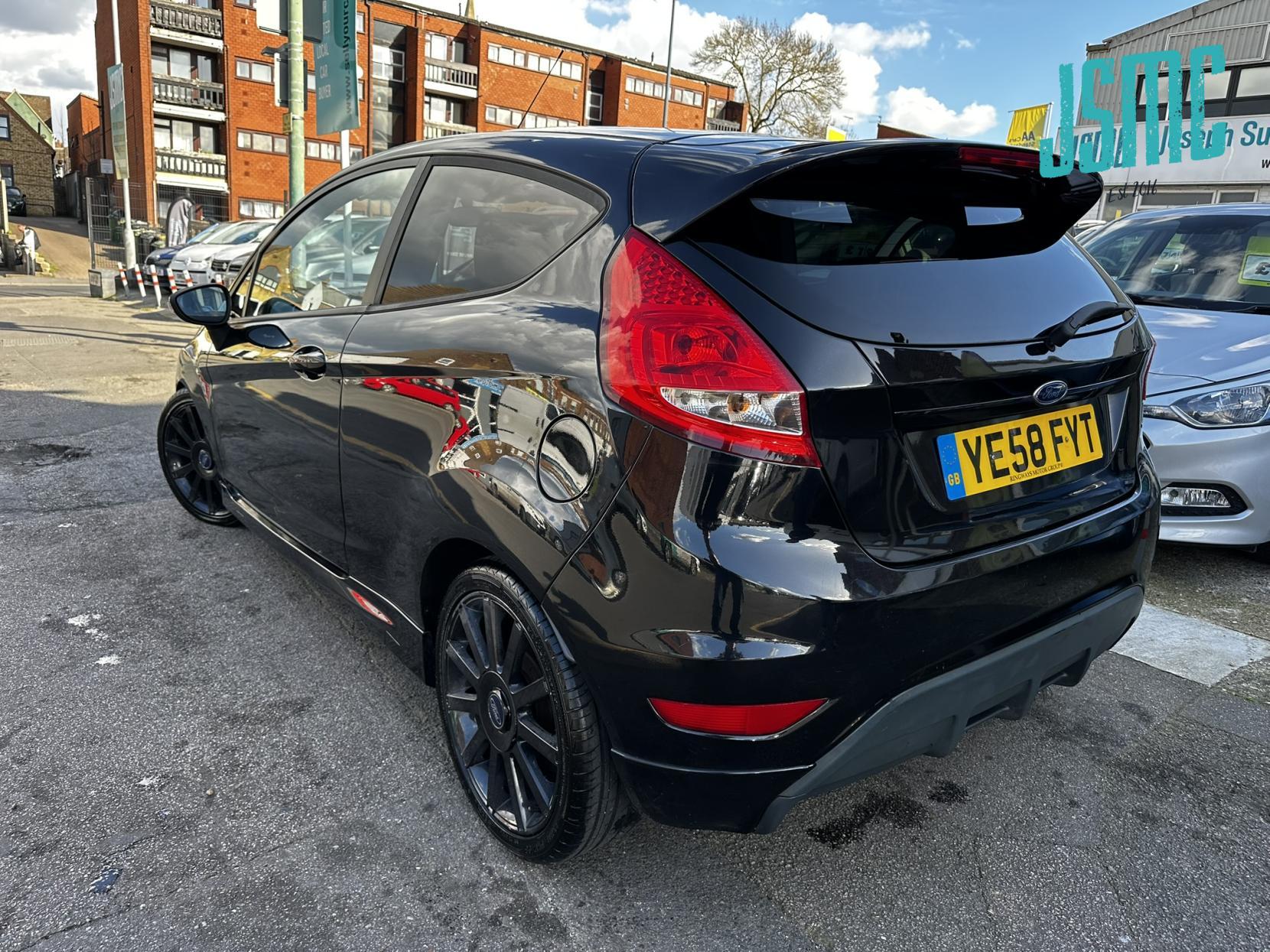 Ford Fiesta 1.6 Zetec S Hatchback 3dr Petrol Manual (139 g/km, 118 bhp)