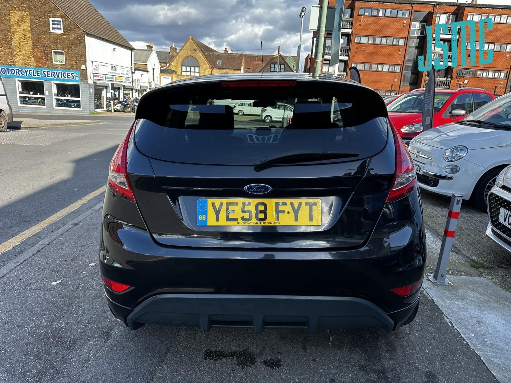 Ford Fiesta 1.6 Zetec S Hatchback 3dr Petrol Manual (139 g/km, 118 bhp)