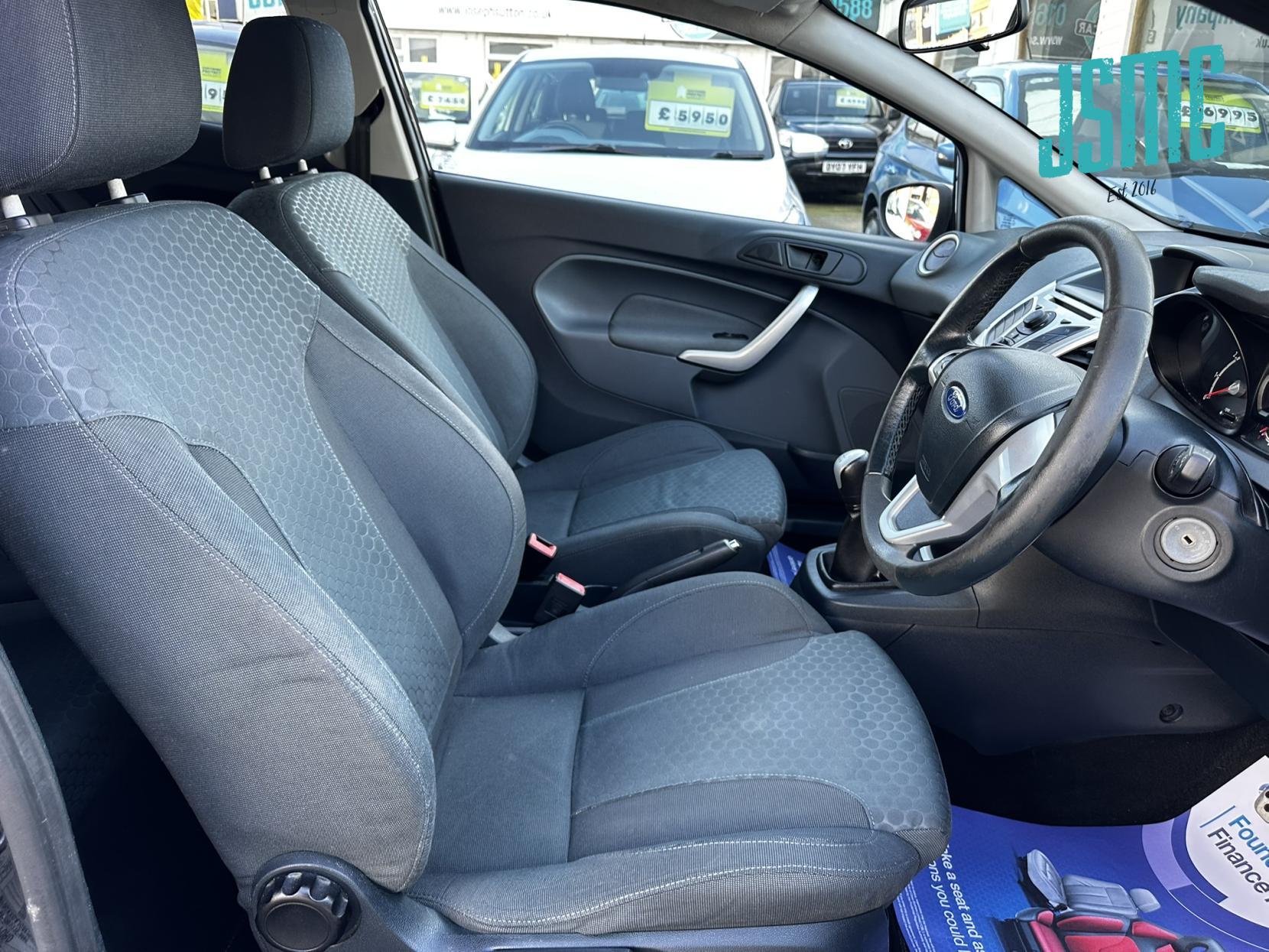 Ford Fiesta 1.6 Zetec S Hatchback 3dr Petrol Manual (139 g/km, 118 bhp)