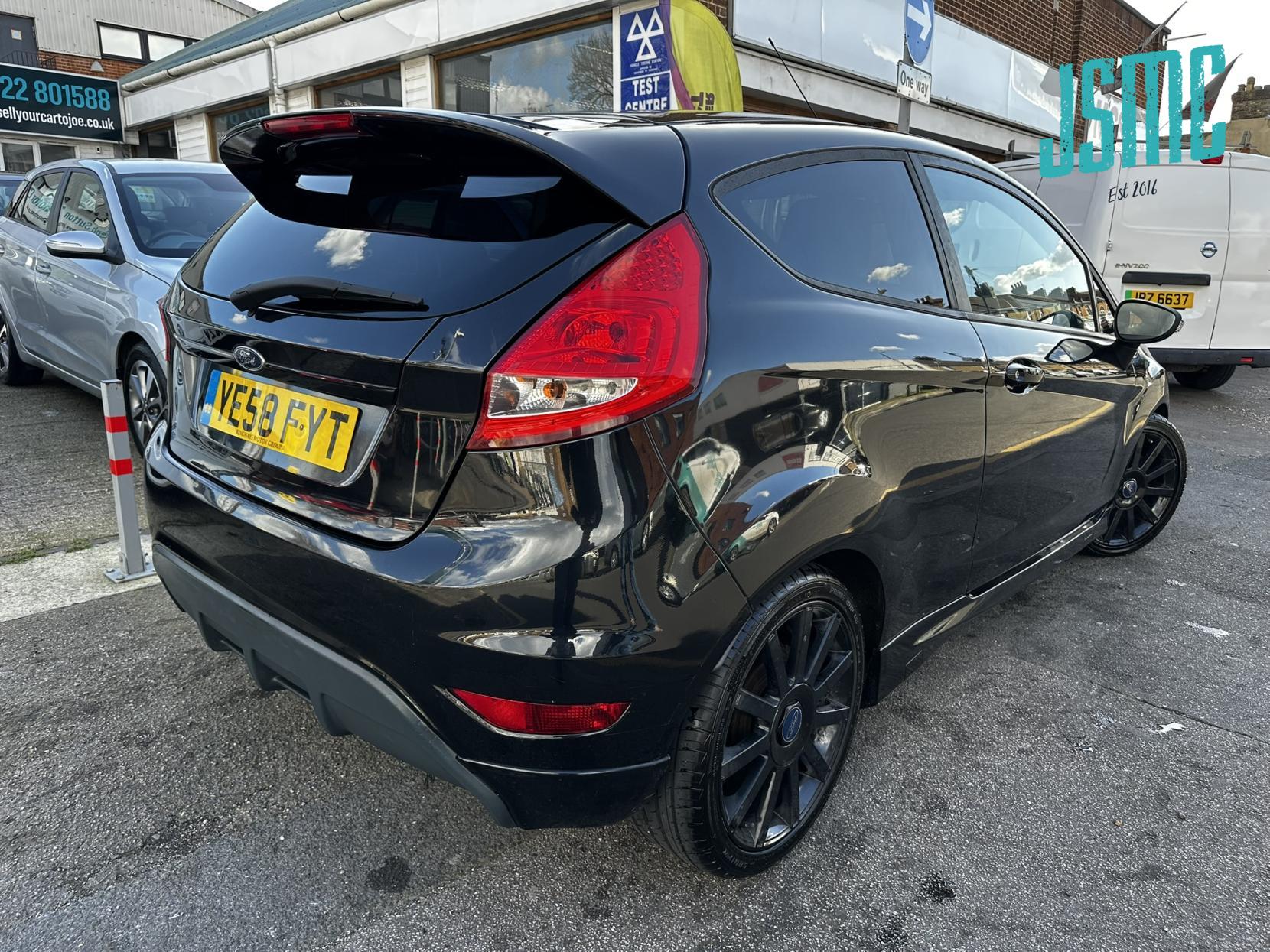 Ford Fiesta 1.6 Zetec S Hatchback 3dr Petrol Manual (139 g/km, 118 bhp)