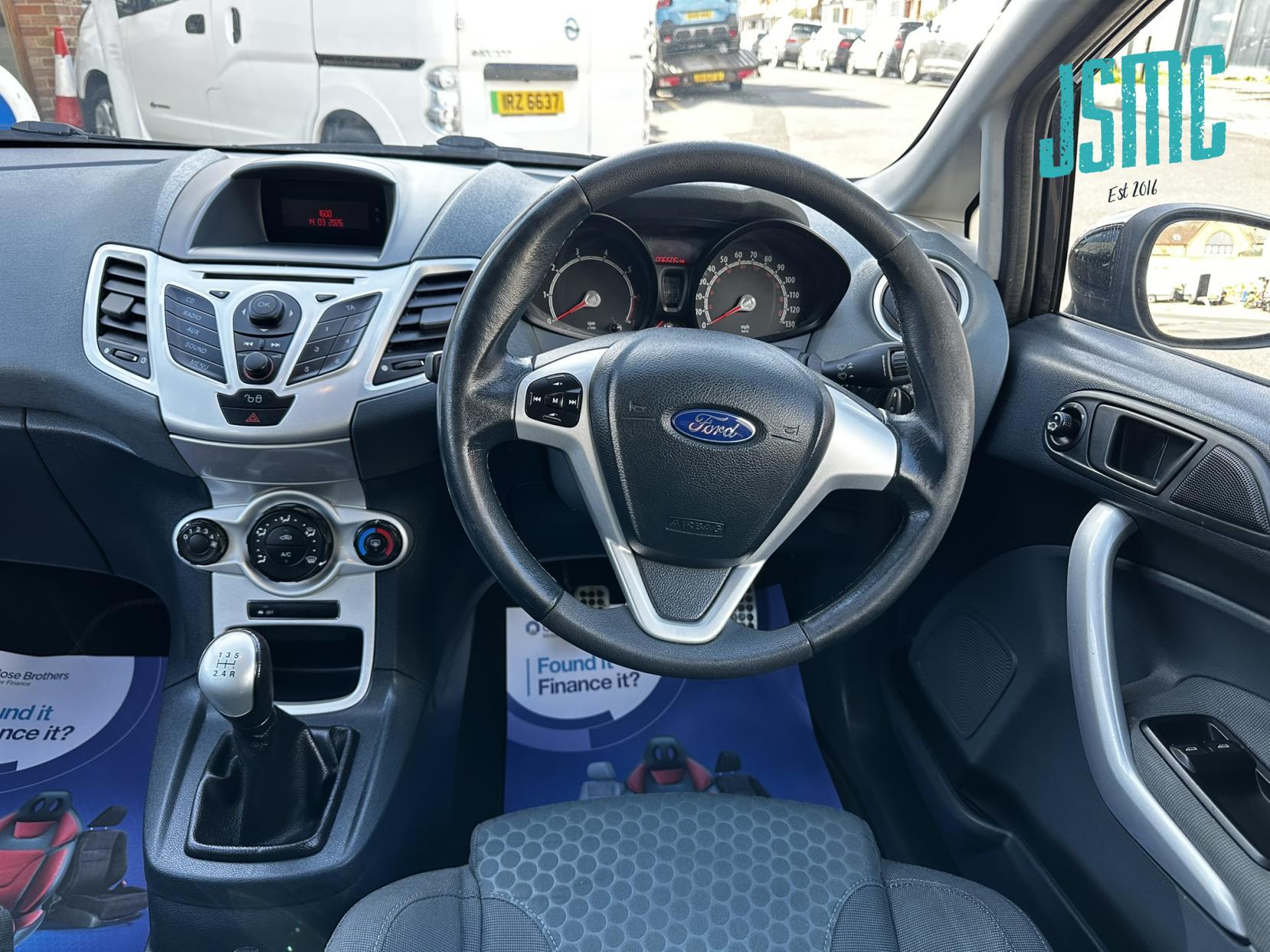 Ford Fiesta 1.6 Zetec S Hatchback 3dr Petrol Manual (139 g/km, 118 bhp)