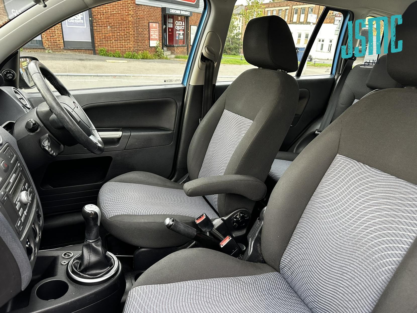 Ford Fusion 1.4 Zetec Hatchback 5dr Petrol Manual (154 g/km, 79 bhp)