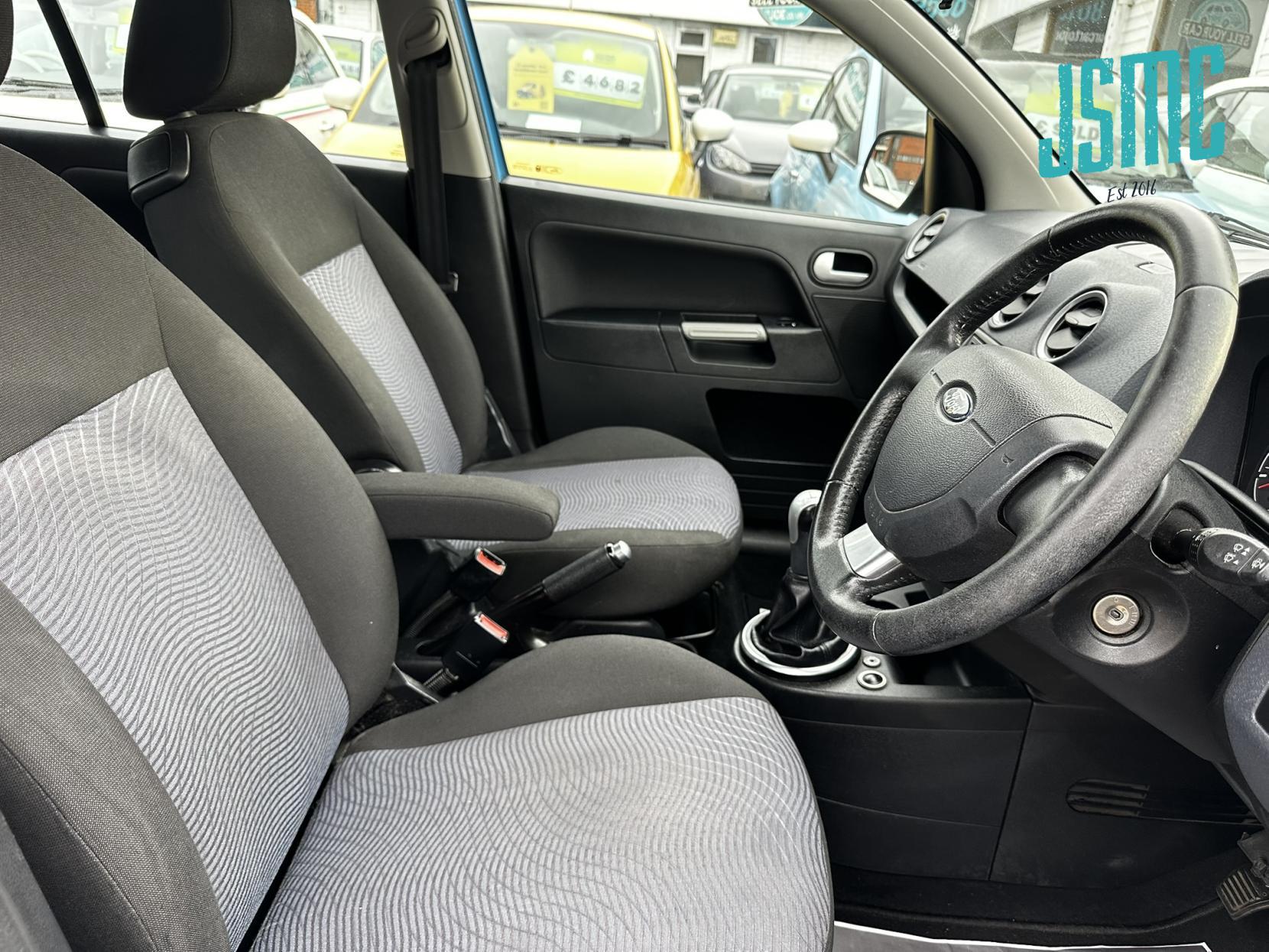Ford Fusion 1.4 Zetec Hatchback 5dr Petrol Manual (154 g/km, 79 bhp)