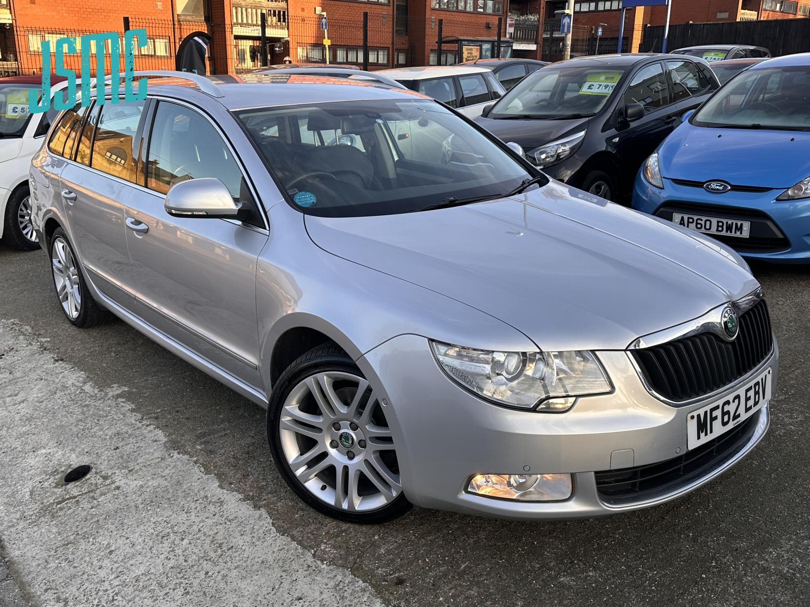 Skoda Superb 2.0 TDI Elegance Estate 5dr Diesel DSG 4WD Euro 5 (140 ps)