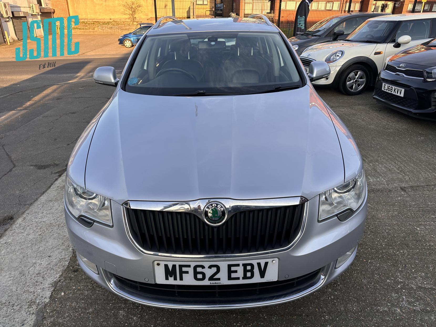 Skoda Superb 2.0 TDI Elegance Estate 5dr Diesel DSG 4WD Euro 5 (140 ps)