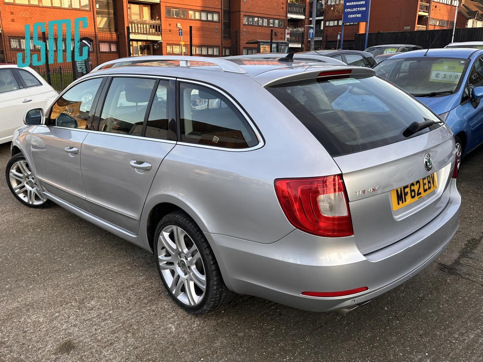 Skoda Superb 2.0 TDI Elegance Estate 5dr Diesel DSG 4WD Euro 5 (140 ps)