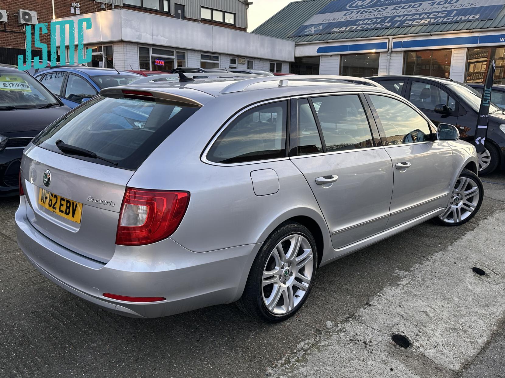 Skoda Superb 2.0 TDI Elegance Estate 5dr Diesel DSG 4WD Euro 5 (140 ps)