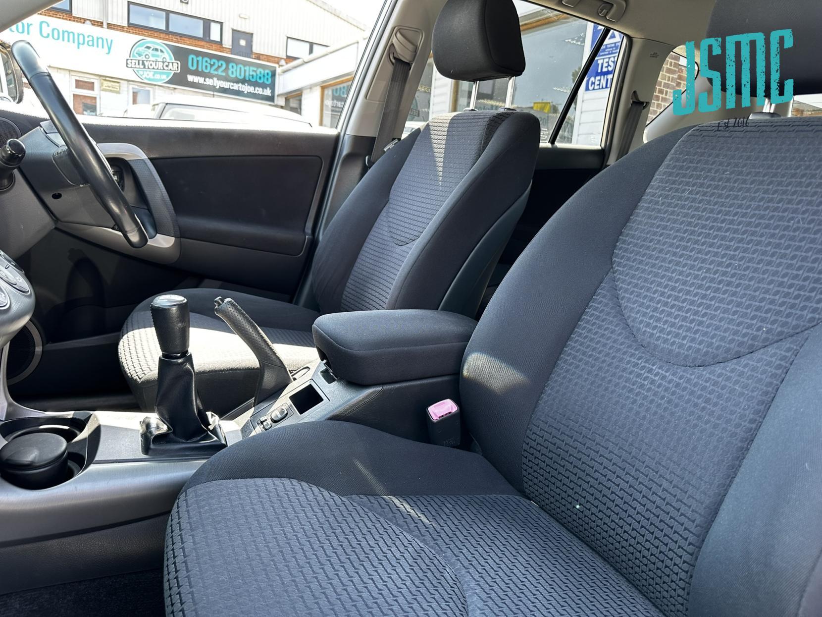 Toyota RAV4 2.0 XT-R SUV 5dr Petrol Manual 4WD (202 g/km, 150 bhp)