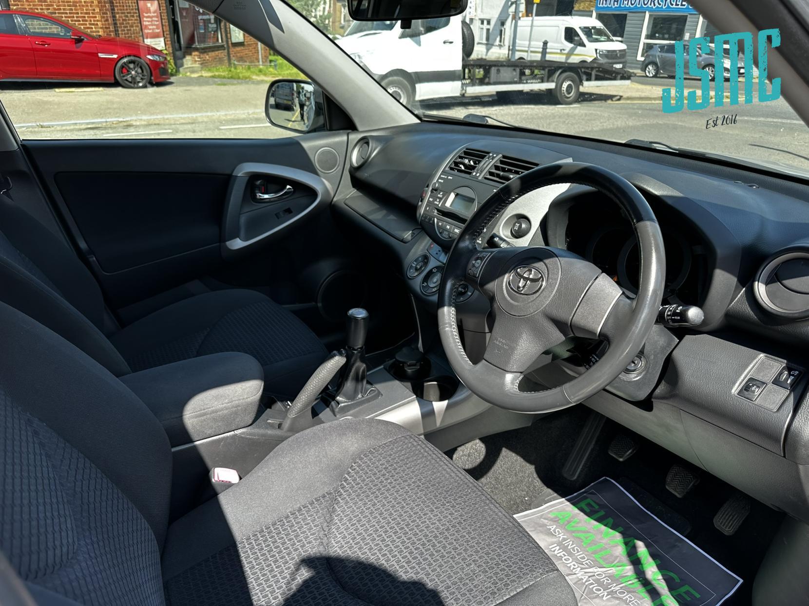 Toyota RAV4 2.0 XT-R SUV 5dr Petrol Manual 4WD (202 g/km, 150 bhp)