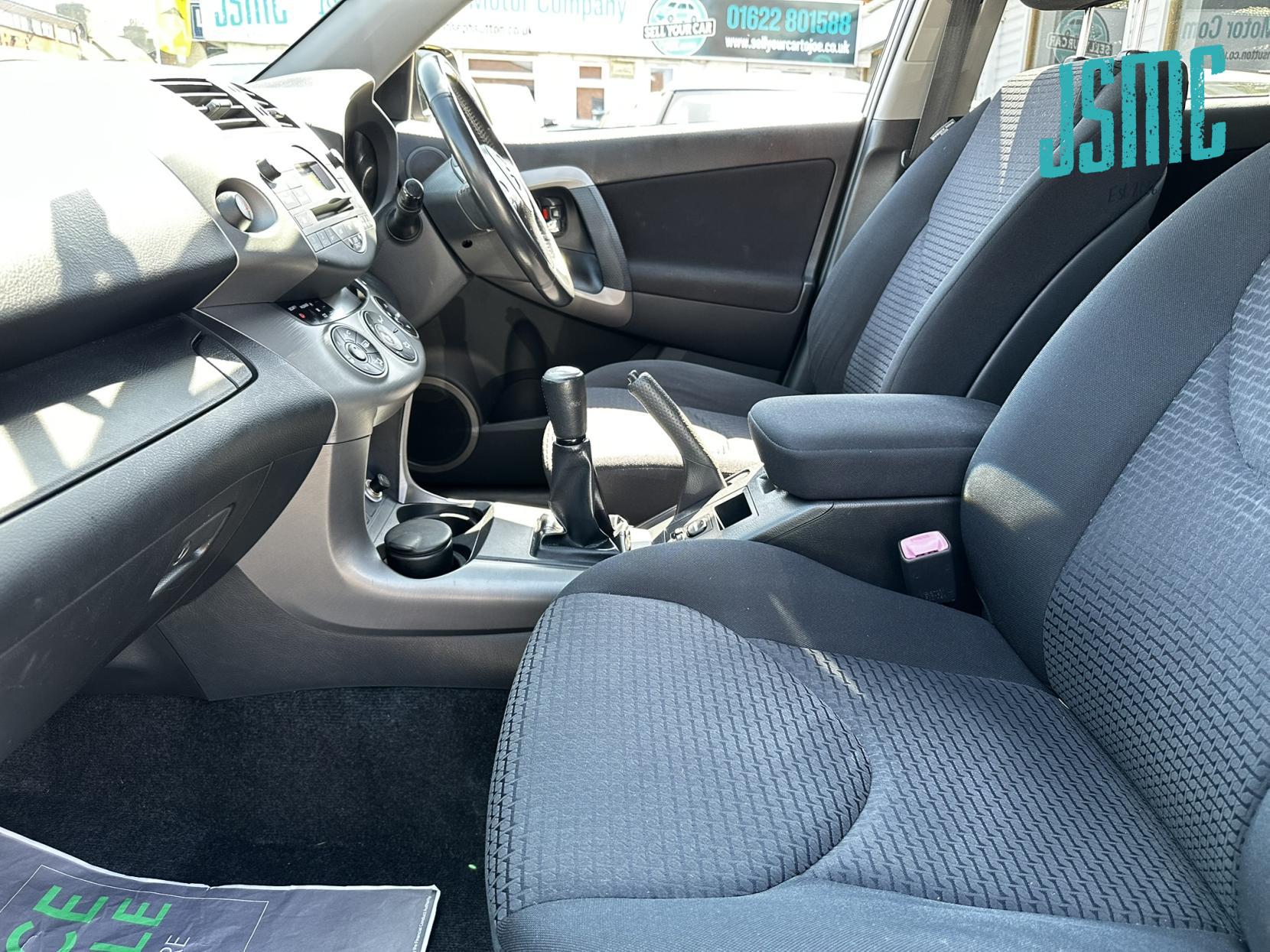 Toyota RAV4 2.0 XT-R SUV 5dr Petrol Manual 4WD (202 g/km, 150 bhp)