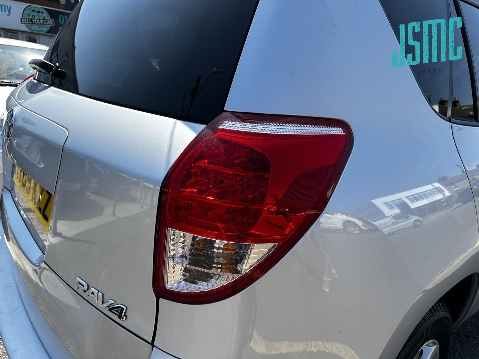 Toyota RAV4 2.0 XT-R SUV 5dr Petrol Manual 4WD (202 g/km, 150 bhp)