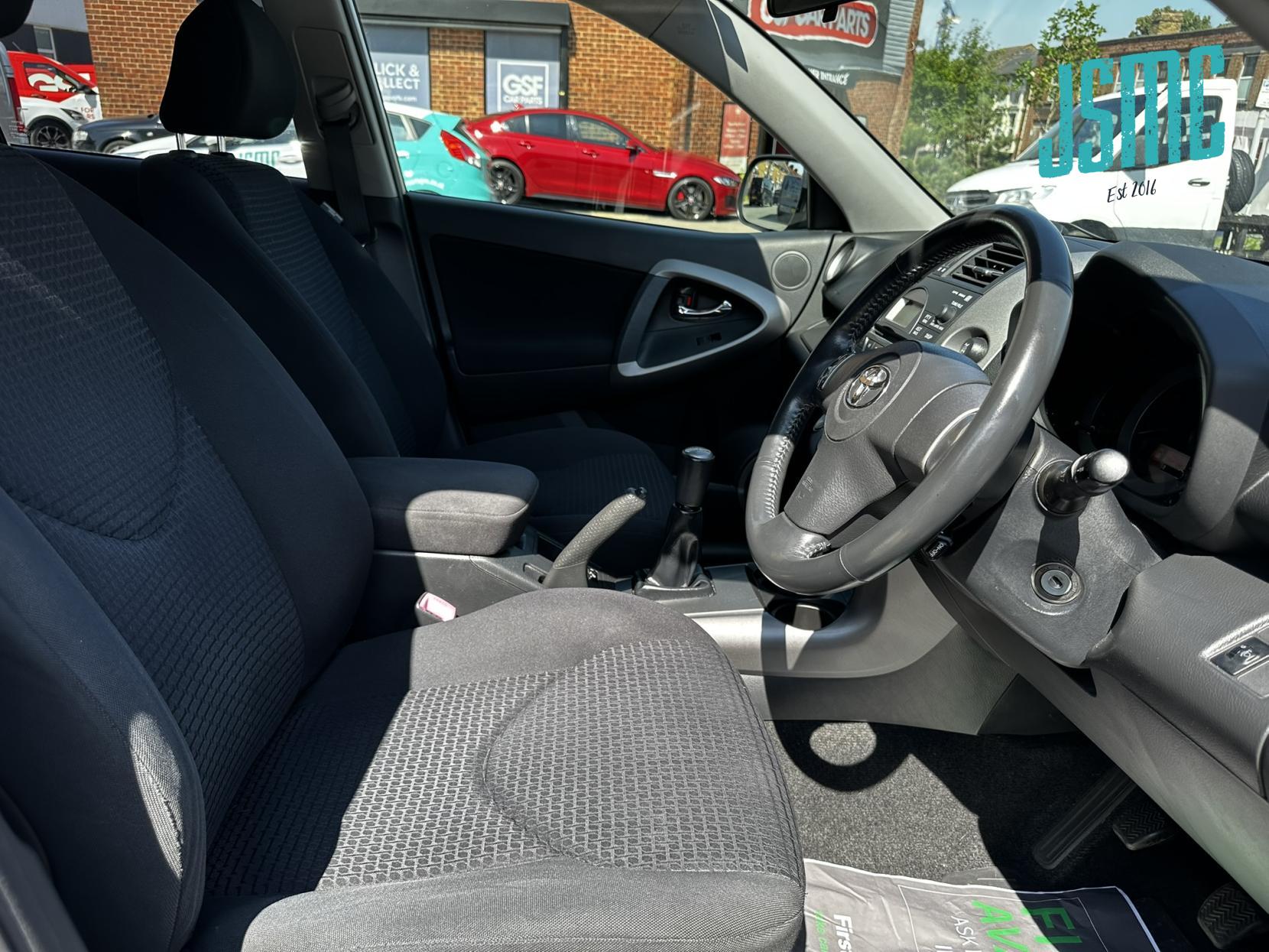 Toyota RAV4 2.0 XT-R SUV 5dr Petrol Manual 4WD (202 g/km, 150 bhp)