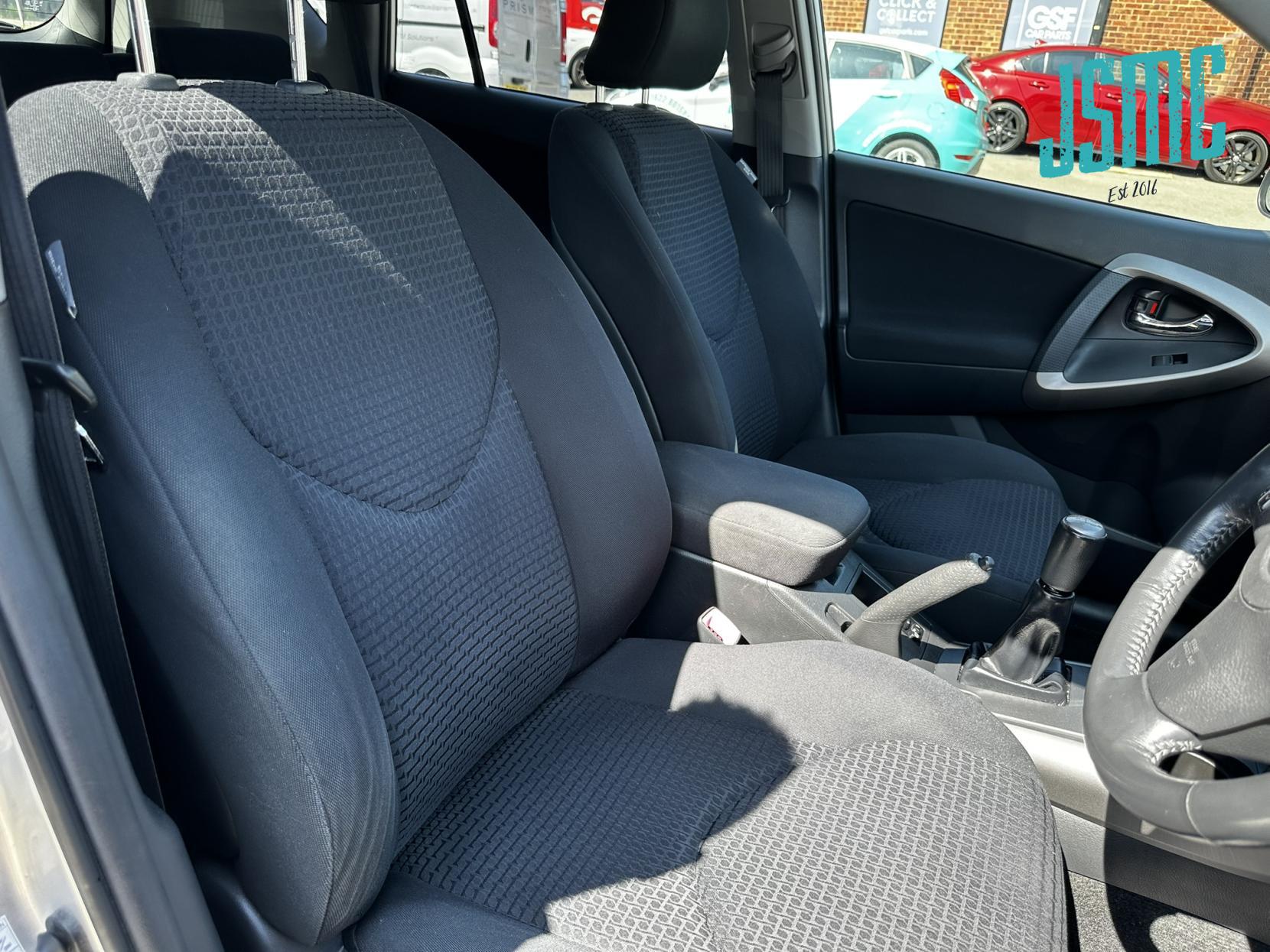Toyota RAV4 2.0 XT-R SUV 5dr Petrol Manual 4WD (202 g/km, 150 bhp)