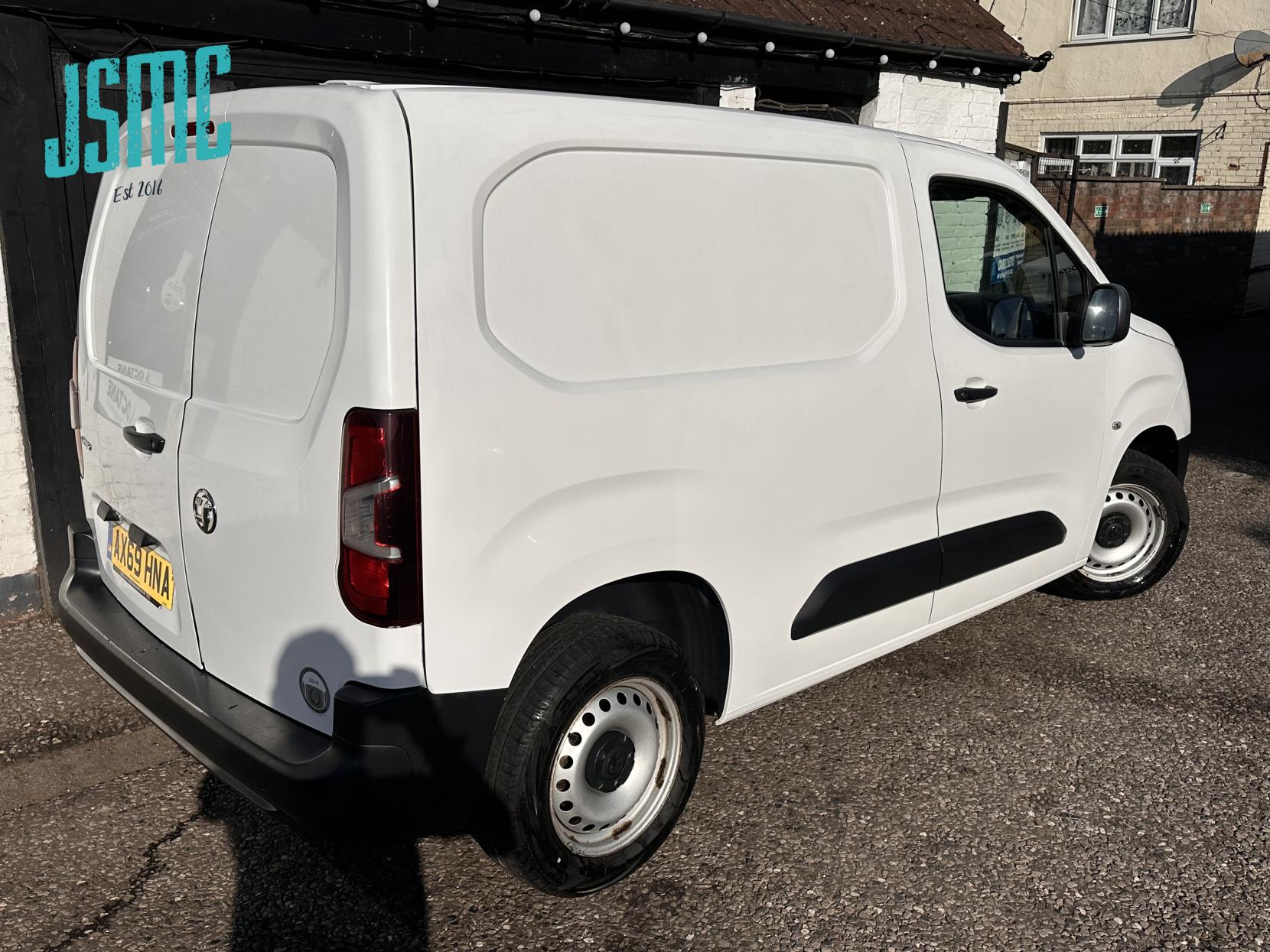 Vauxhall Combo 1.5 Turbo D 2000 Edition Panel Van 4dr Diesel Manual L1 H1 Euro 6 (s/s) (75 ps)