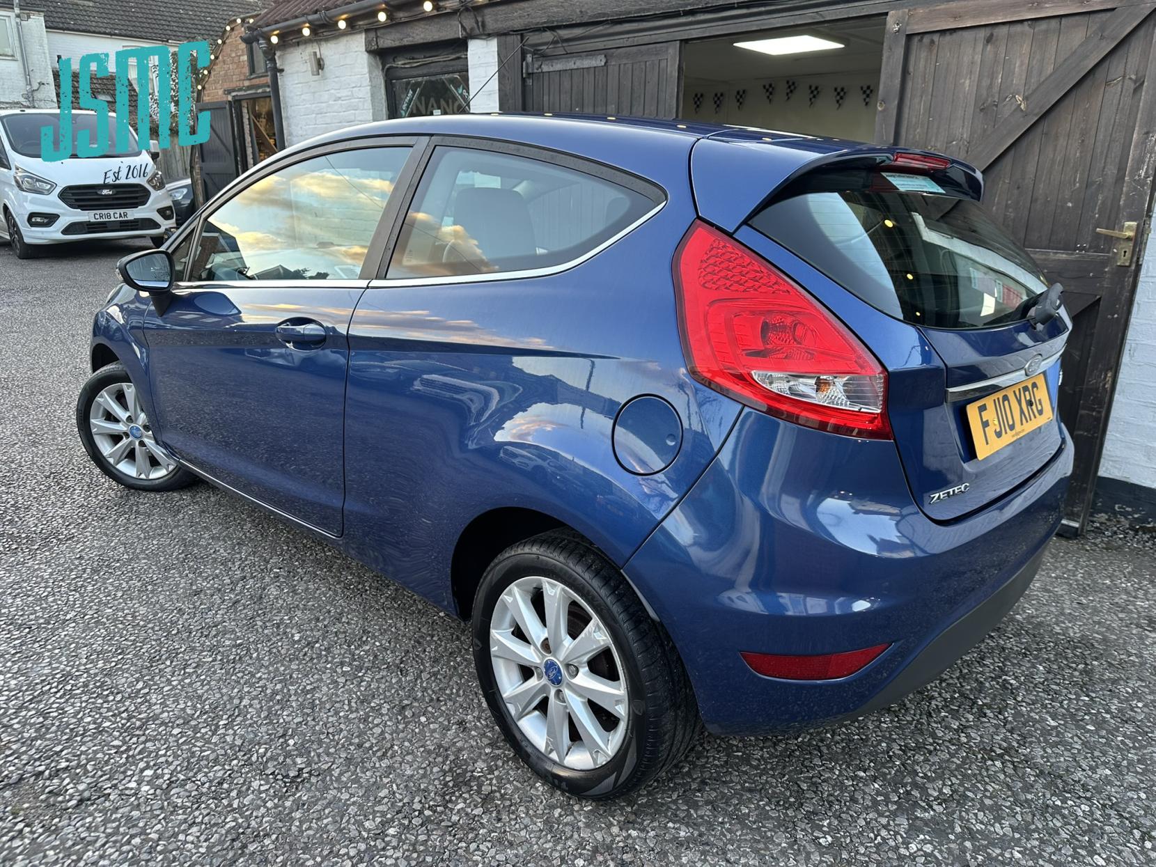 Ford Fiesta 1.4 Zetec Hatchback 3dr Petrol Manual (133 g/km, 94 bhp)