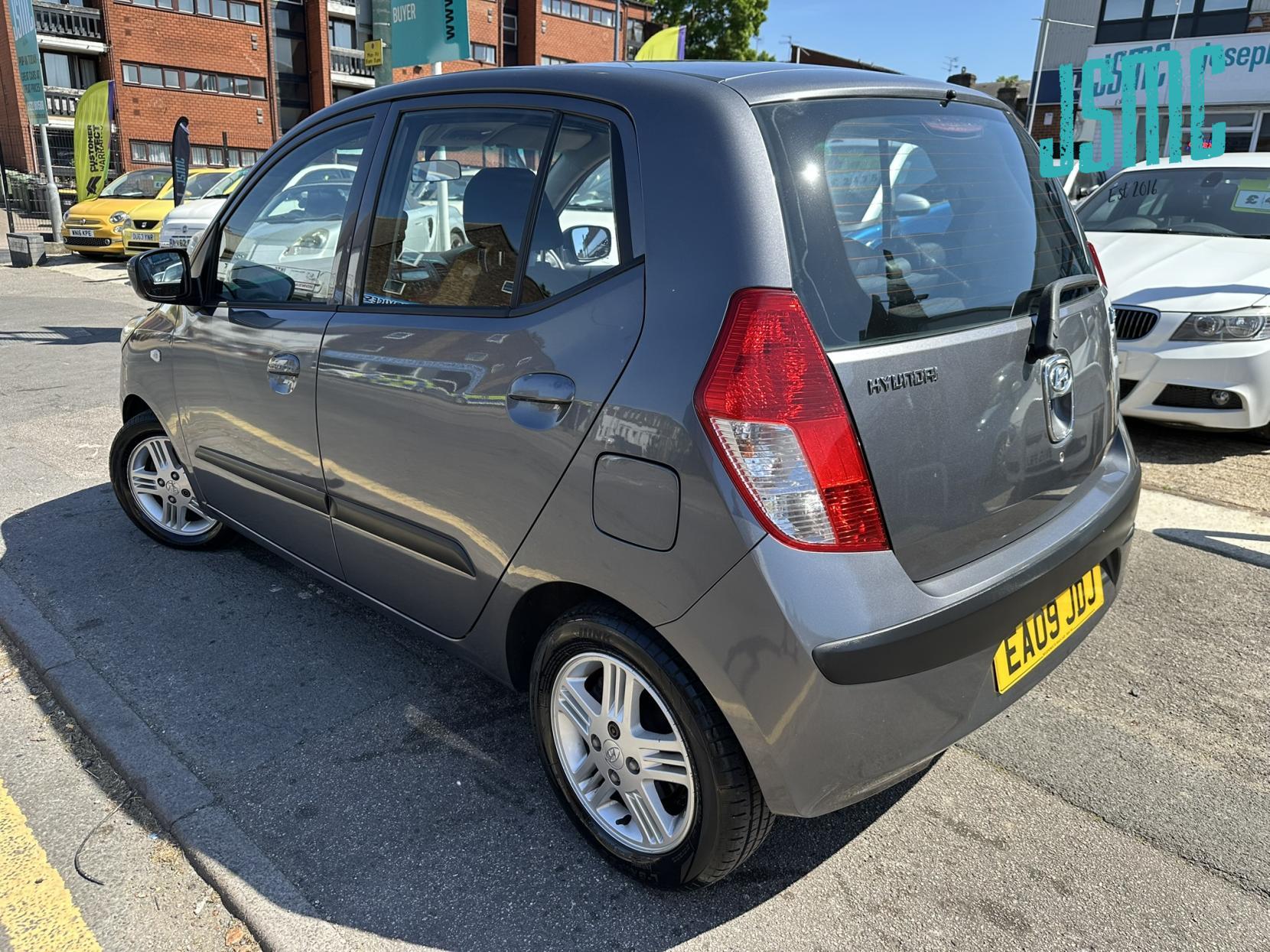 Hyundai i10 1.2 Comfort Hatchback 5dr Petrol Auto Euro 4 (77 bhp)
