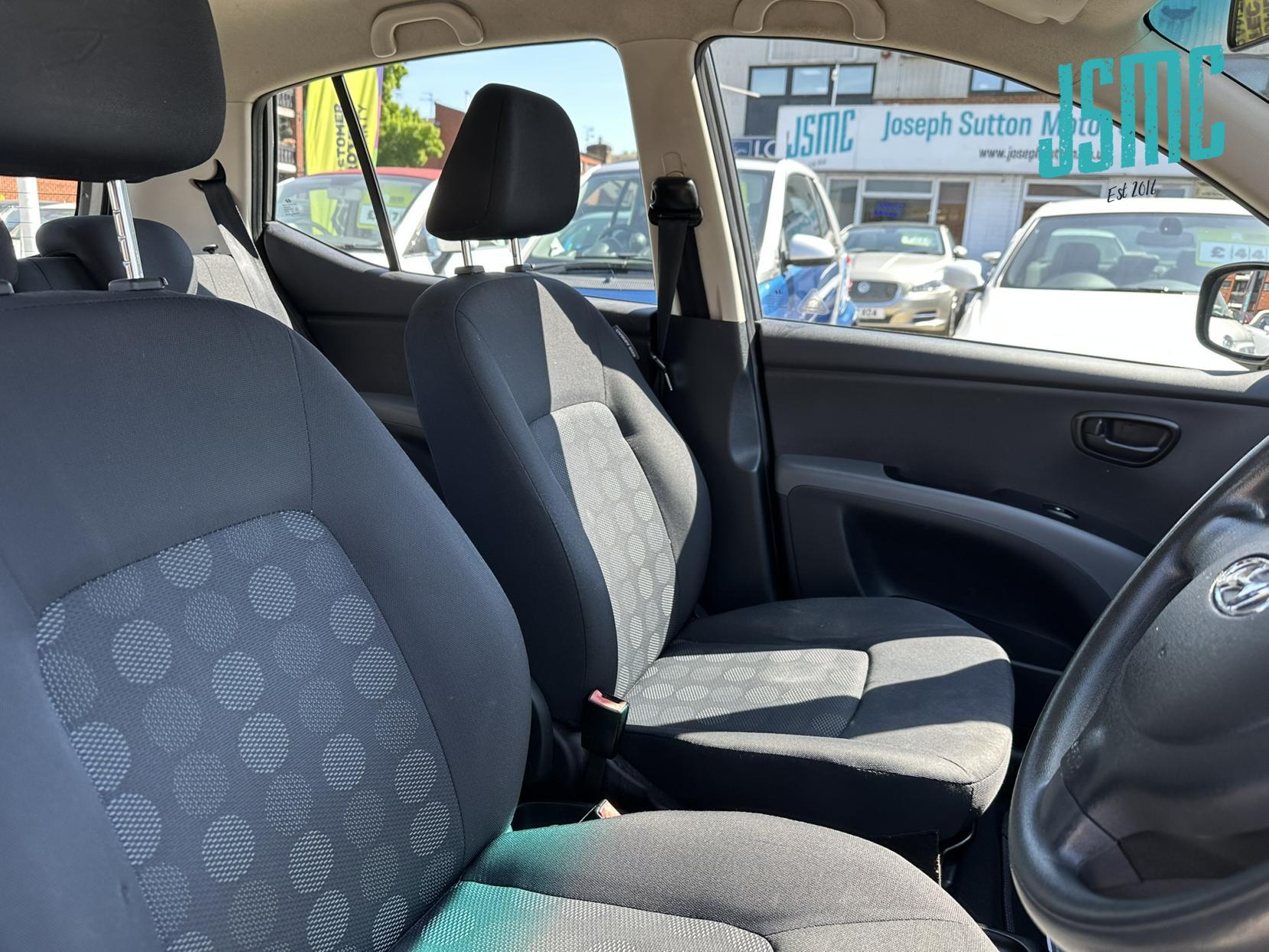 Hyundai i10 1.2 Comfort Hatchback 5dr Petrol Auto Euro 4 (77 bhp)