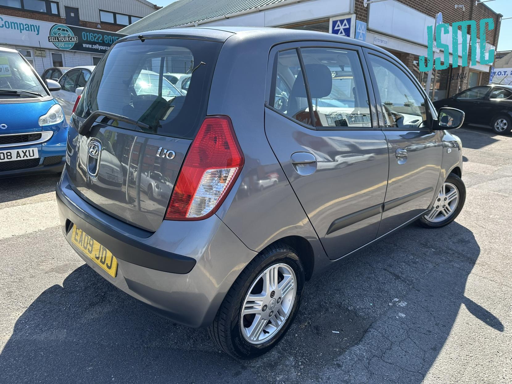 Hyundai i10 1.2 Comfort Hatchback 5dr Petrol Auto Euro 4 (77 bhp)