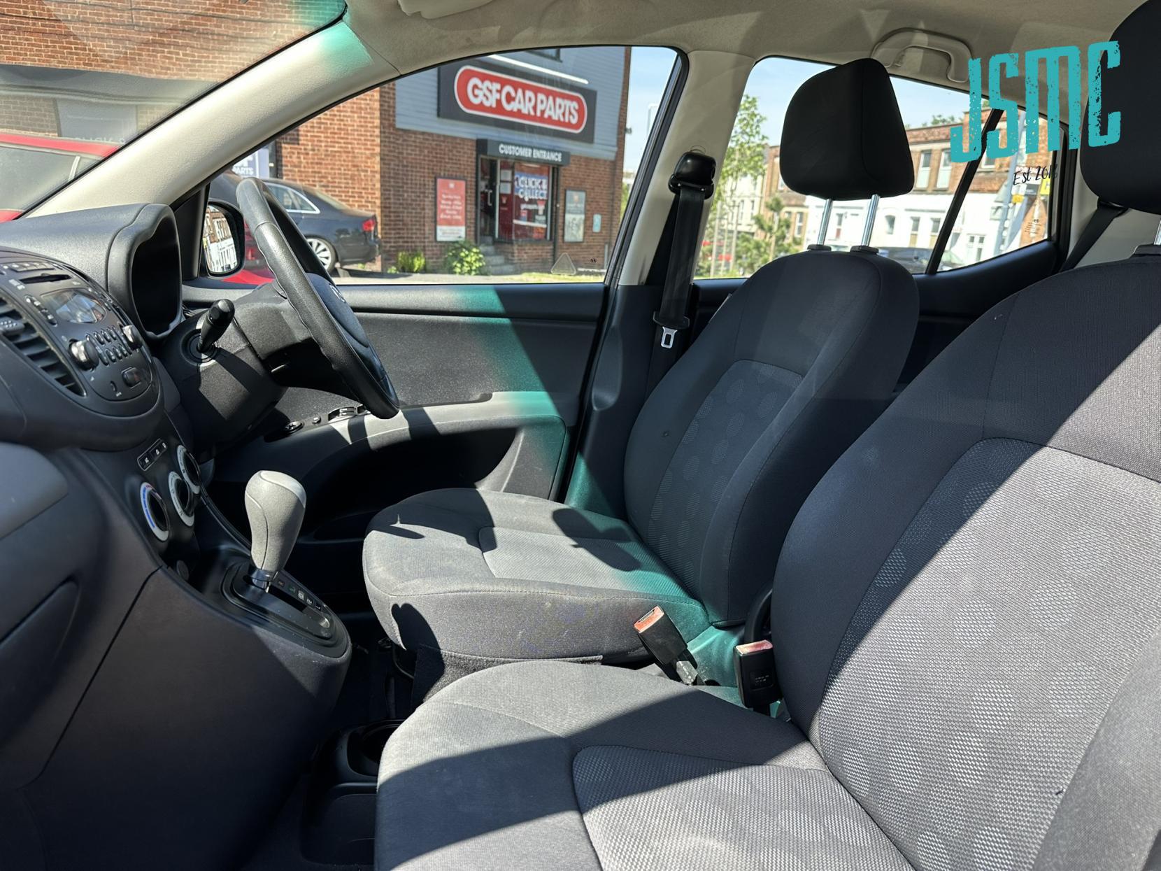 Hyundai i10 1.2 Comfort Hatchback 5dr Petrol Auto Euro 4 (77 bhp)