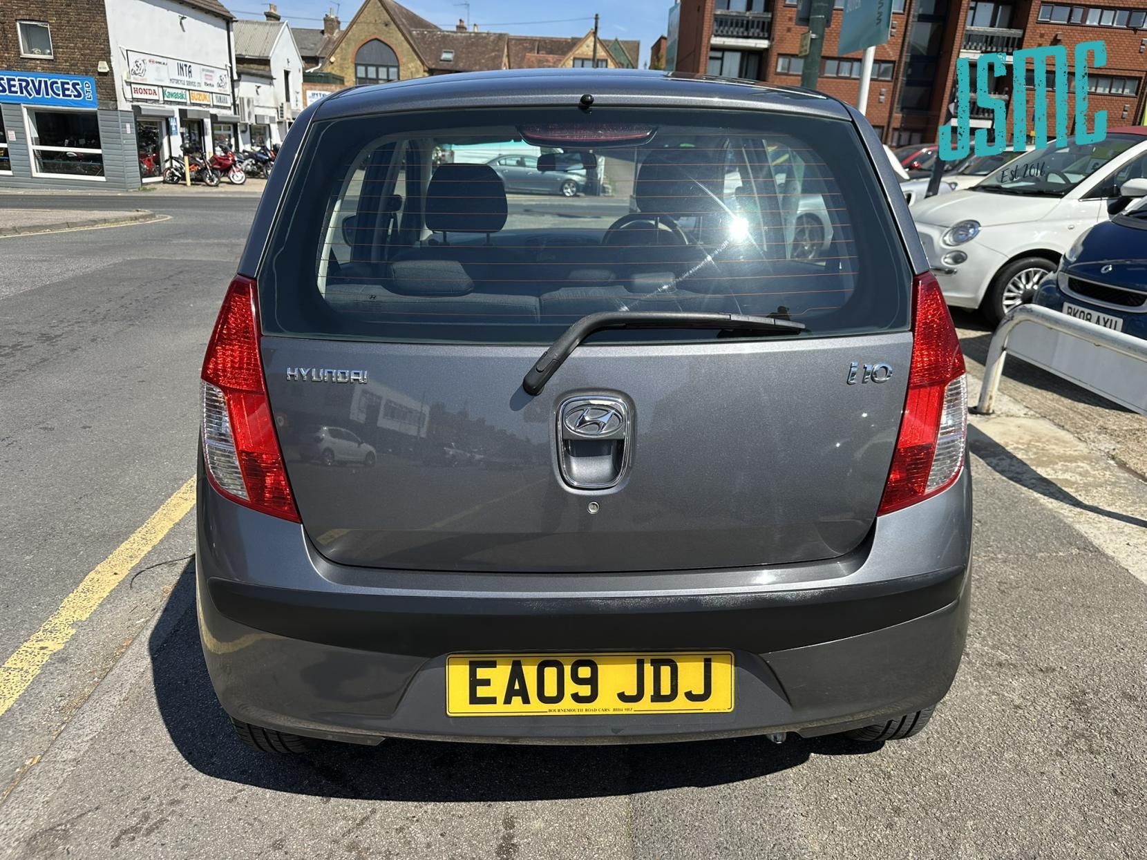 Hyundai i10 1.2 Comfort Hatchback 5dr Petrol Auto Euro 4 (77 bhp)