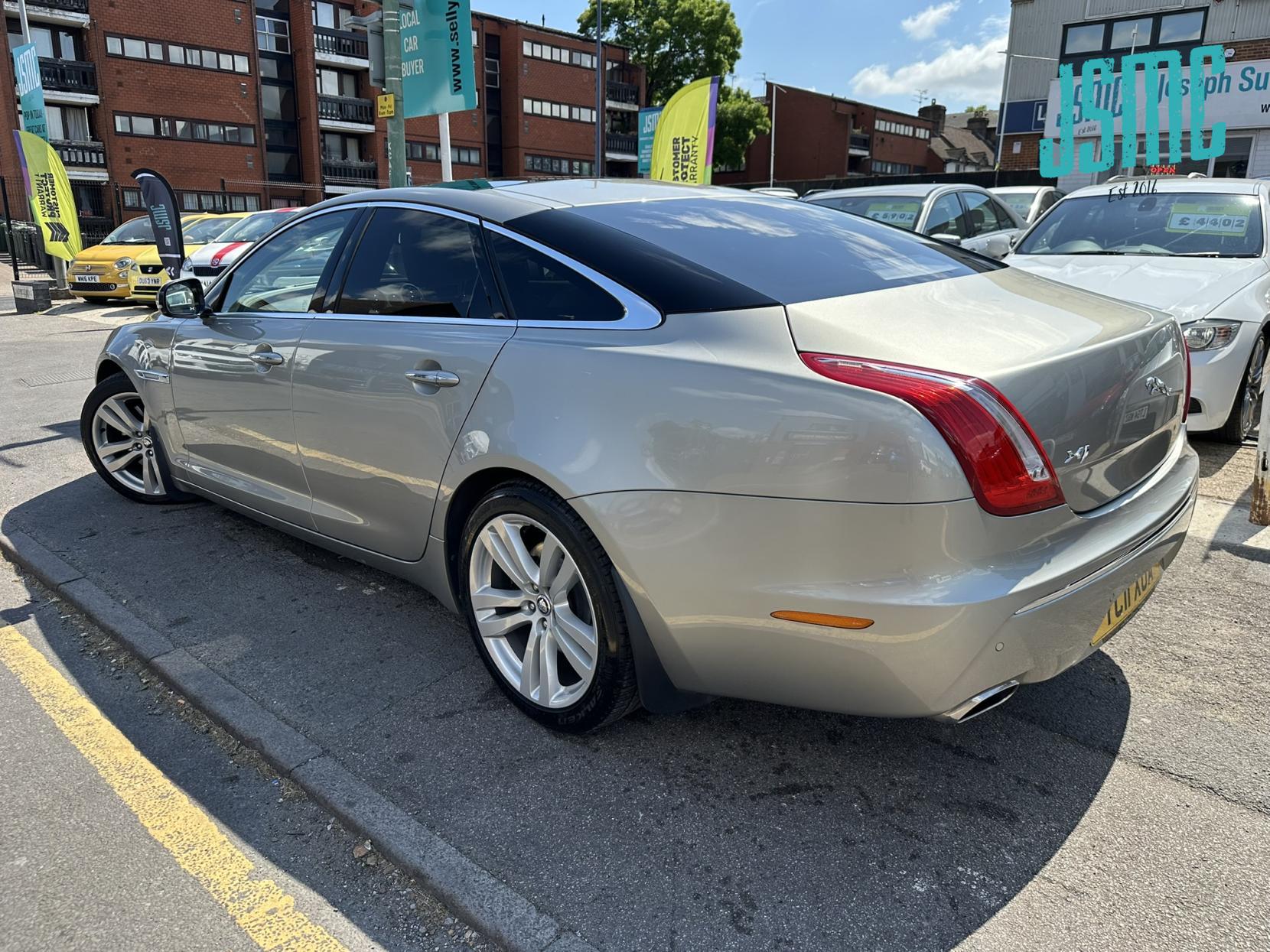 Jaguar XJ 3.0d V6 Premium Luxury Saloon 4dr Diesel Auto Euro 5 (275 ps)