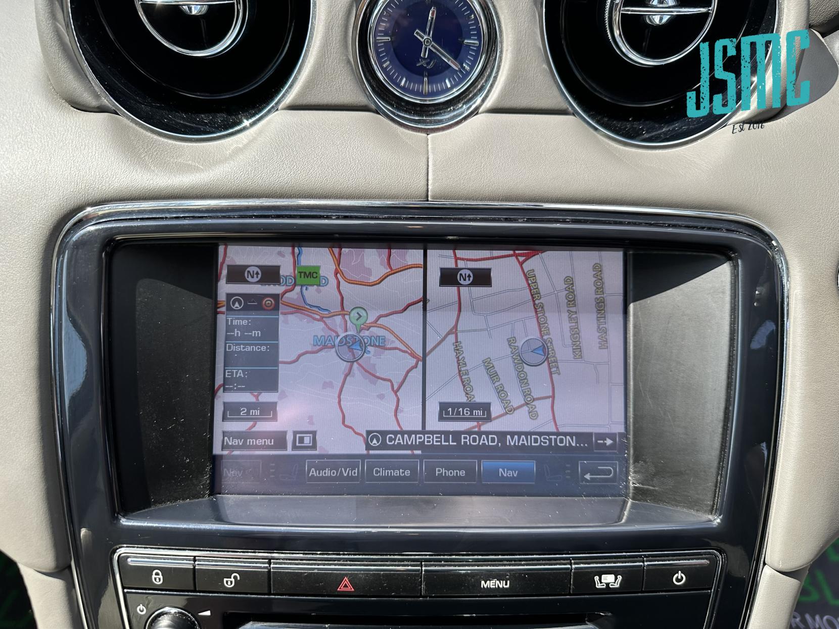 Jaguar XJ 3.0d V6 Premium Luxury Saloon 4dr Diesel Auto Euro 5 (275 ps)