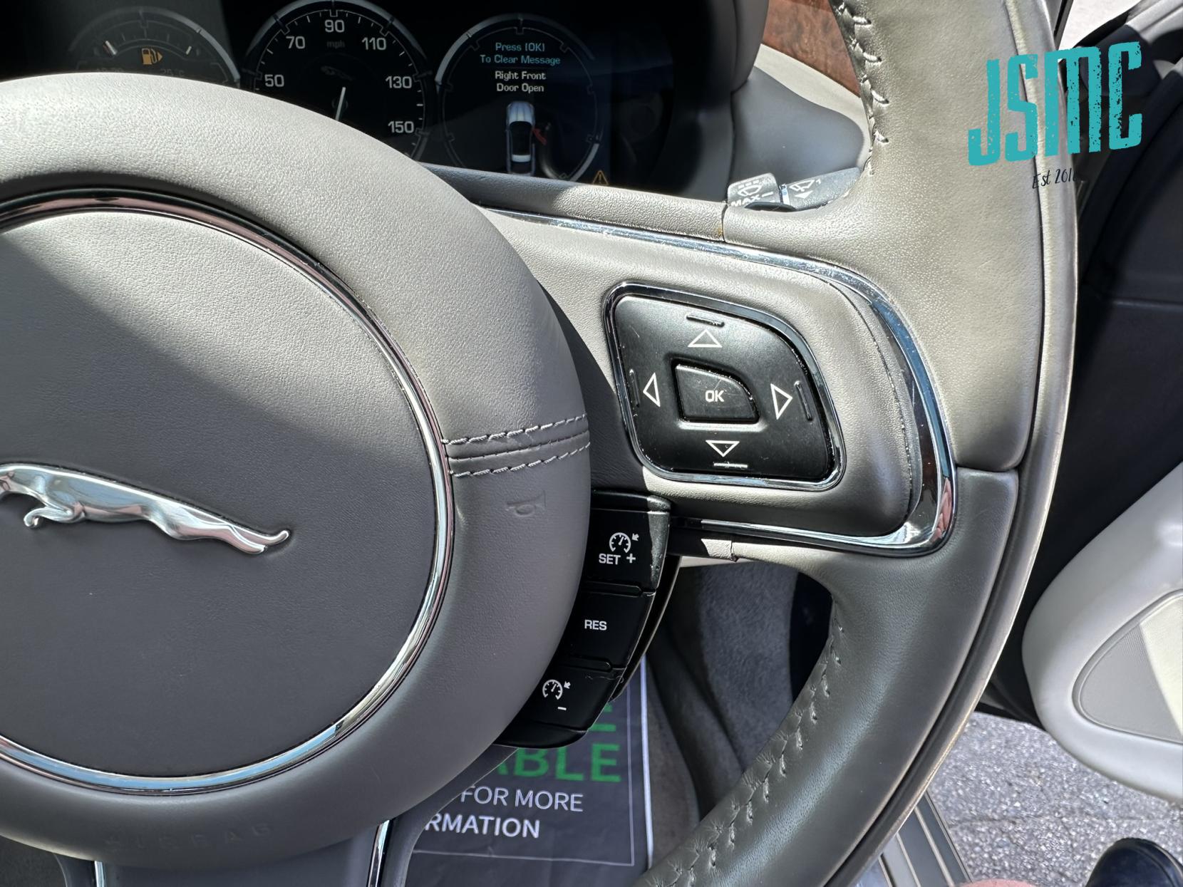 Jaguar XJ 3.0d V6 Premium Luxury Saloon 4dr Diesel Auto Euro 5 (275 ps)