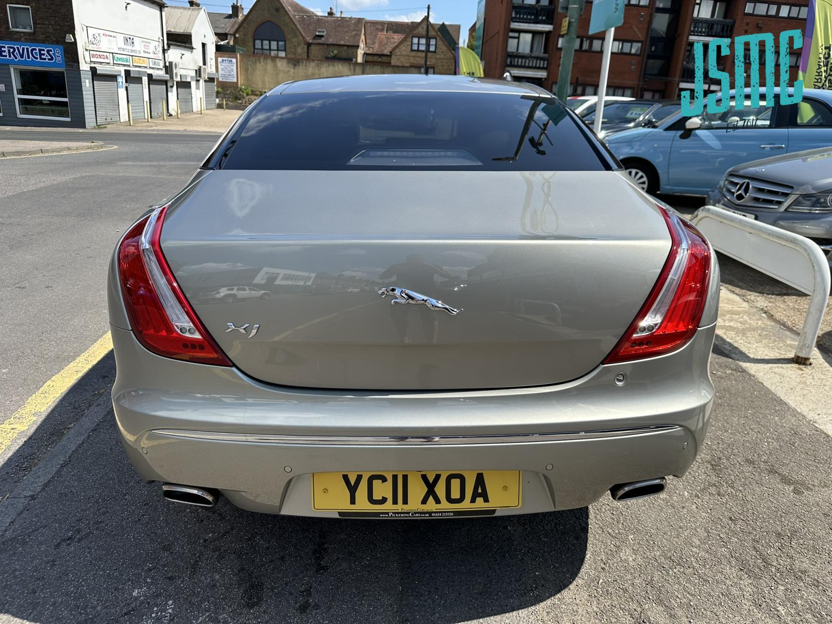 Jaguar XJ 3.0d V6 Premium Luxury Saloon 4dr Diesel Auto Euro 5 (275 ps)